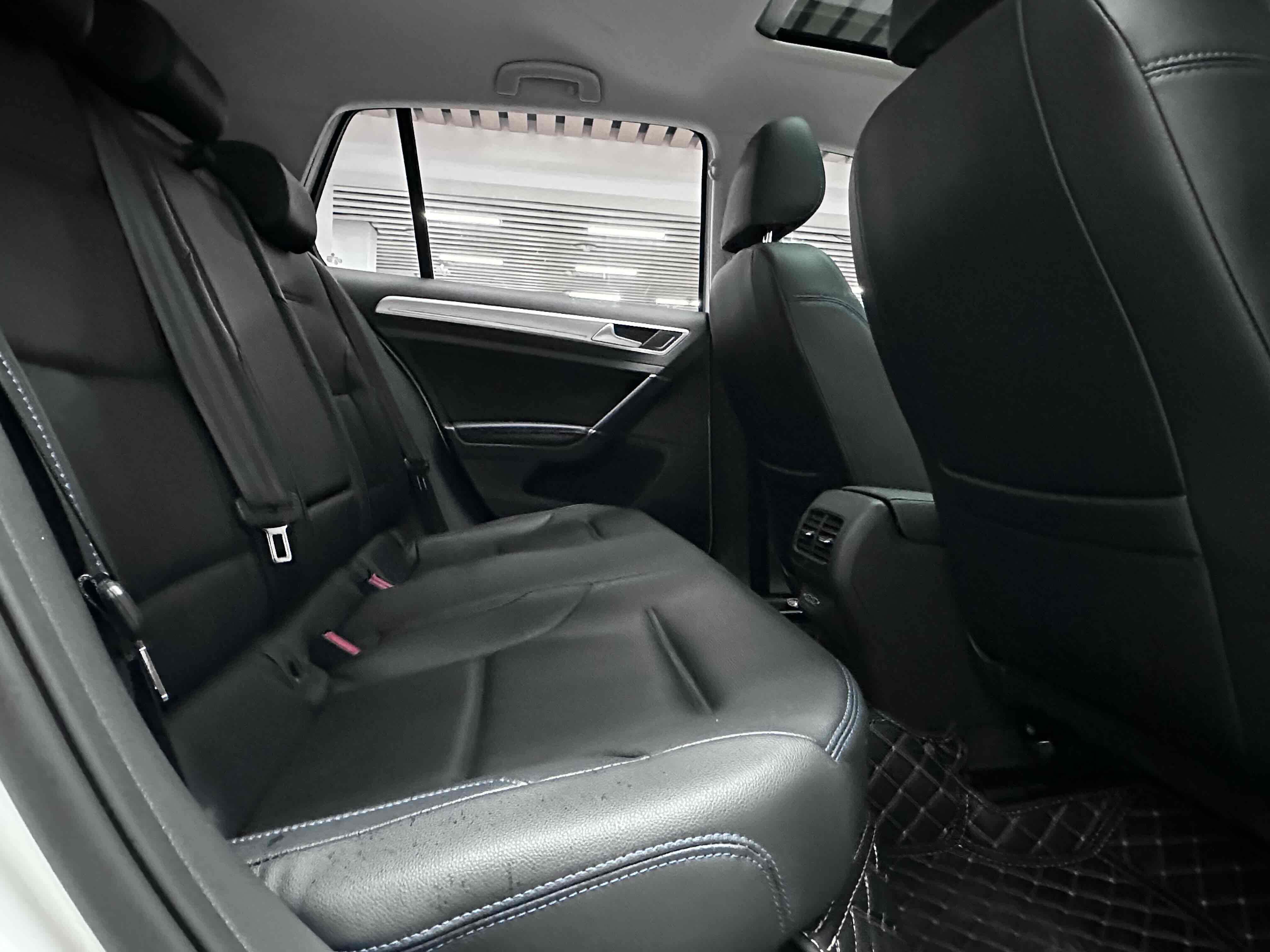 Volkswagen Golf Pure Electric 2021 car image #17