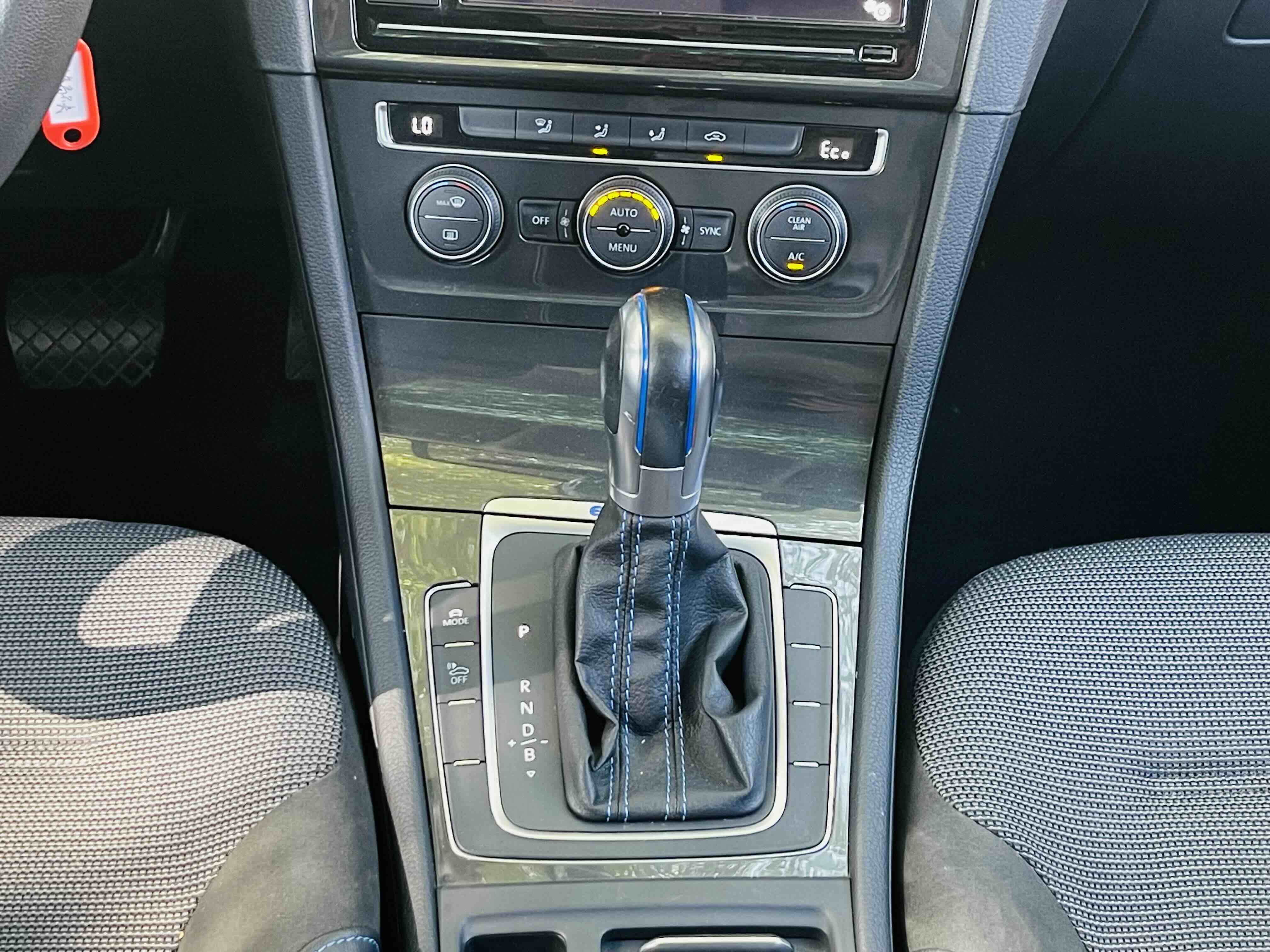 Volkswagen Golf Pure Electric 2021 imagen de coche #17