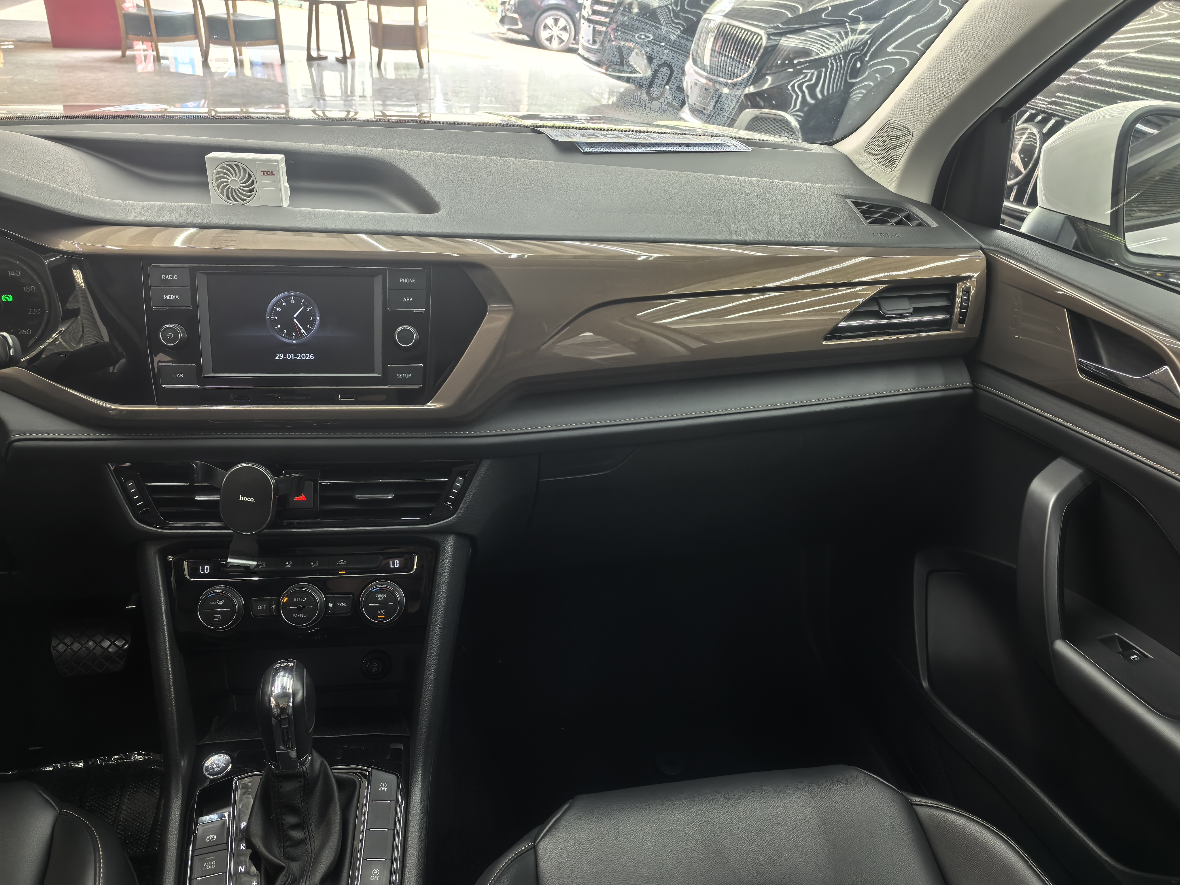 Volkswagen Tharu 2020 car image #17