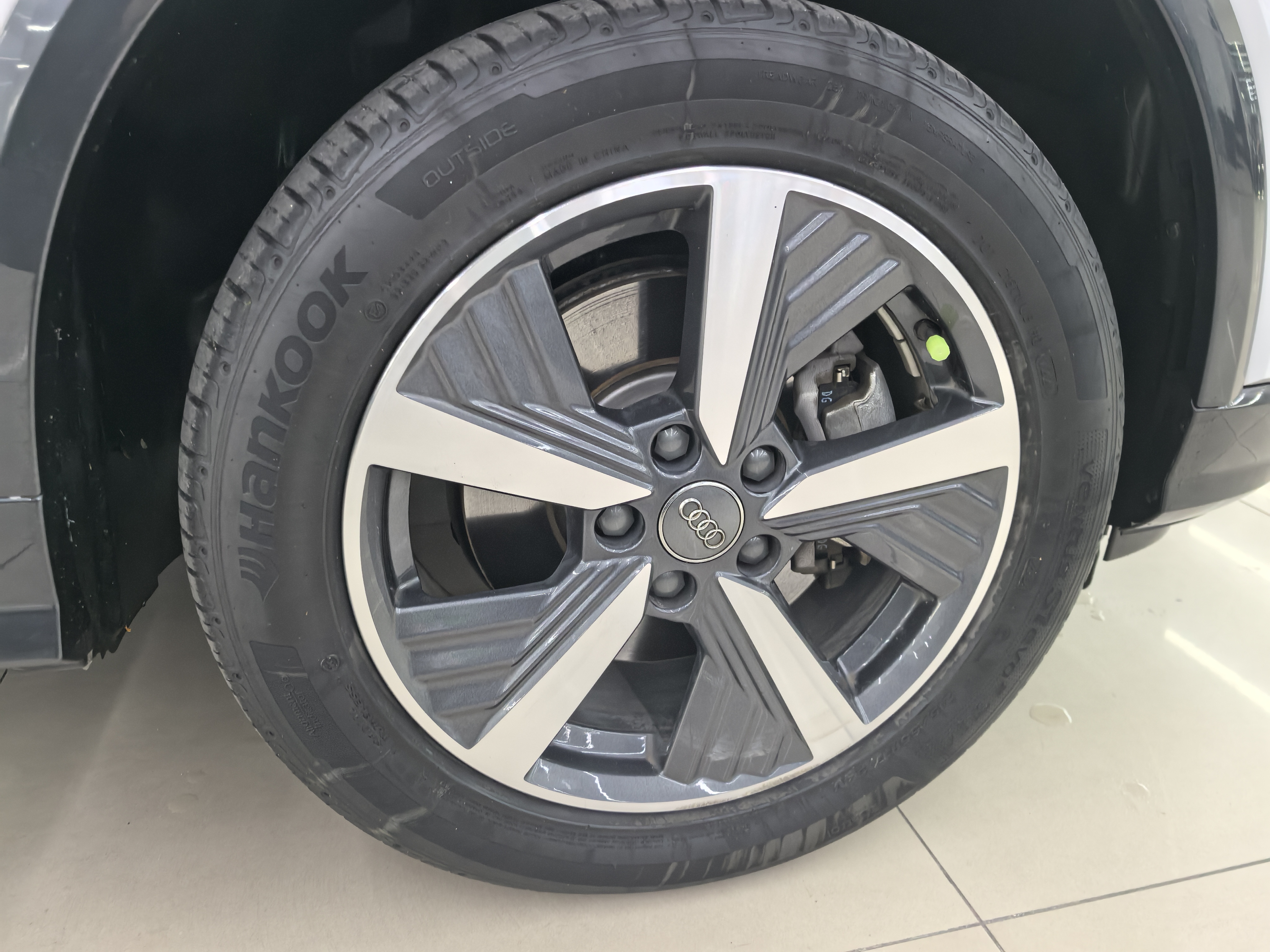 Audi Q2L e-tron 2021 #17 Audi Q2L e-tron 2021 car image #17