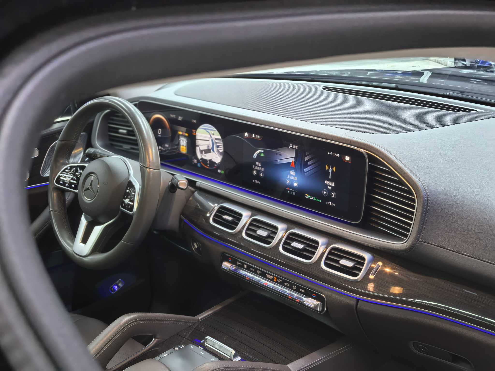 Mercedes-Benz GLE Class 2020 car image #17