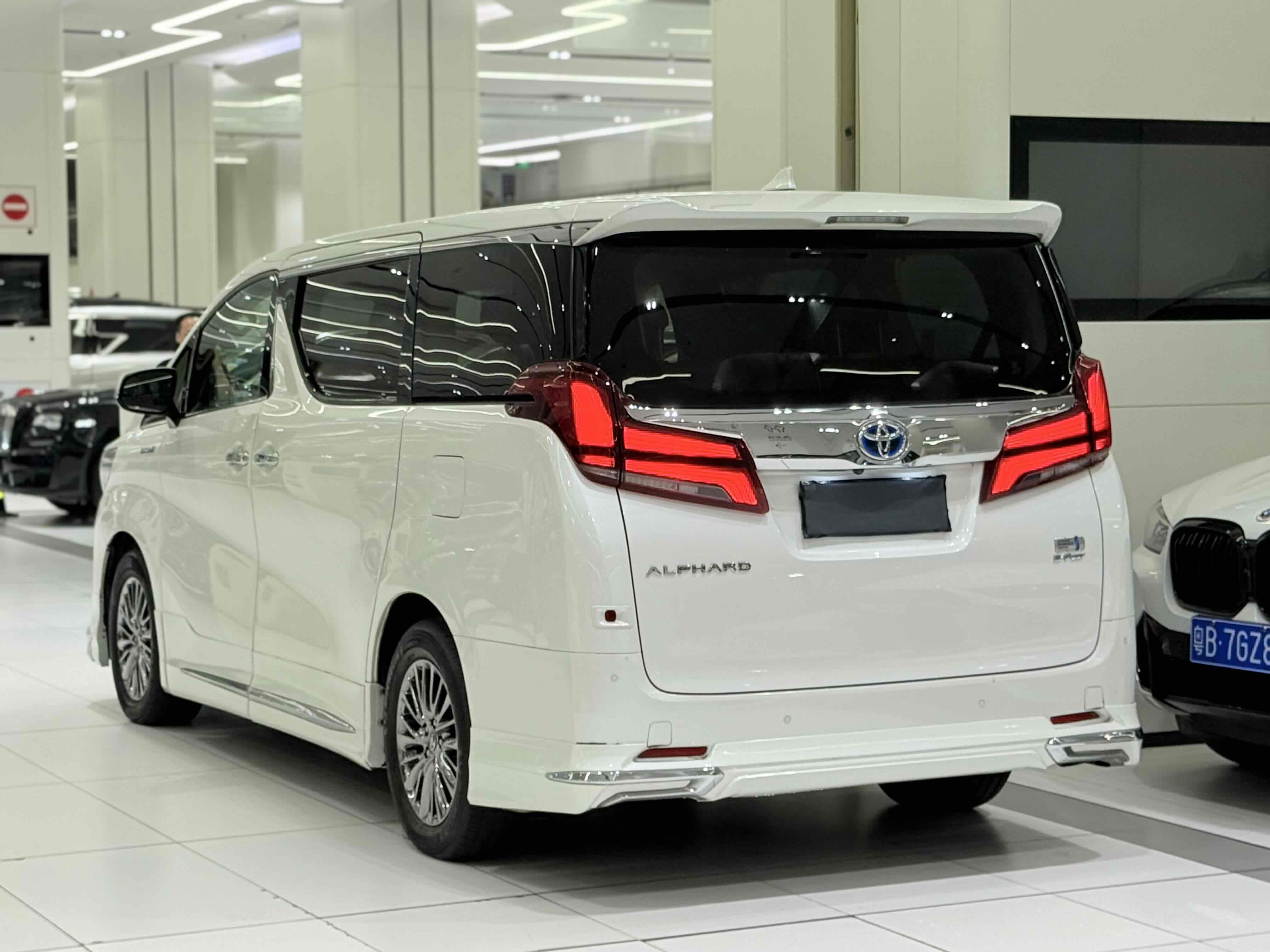 Toyota Alphard 2020 car image #17