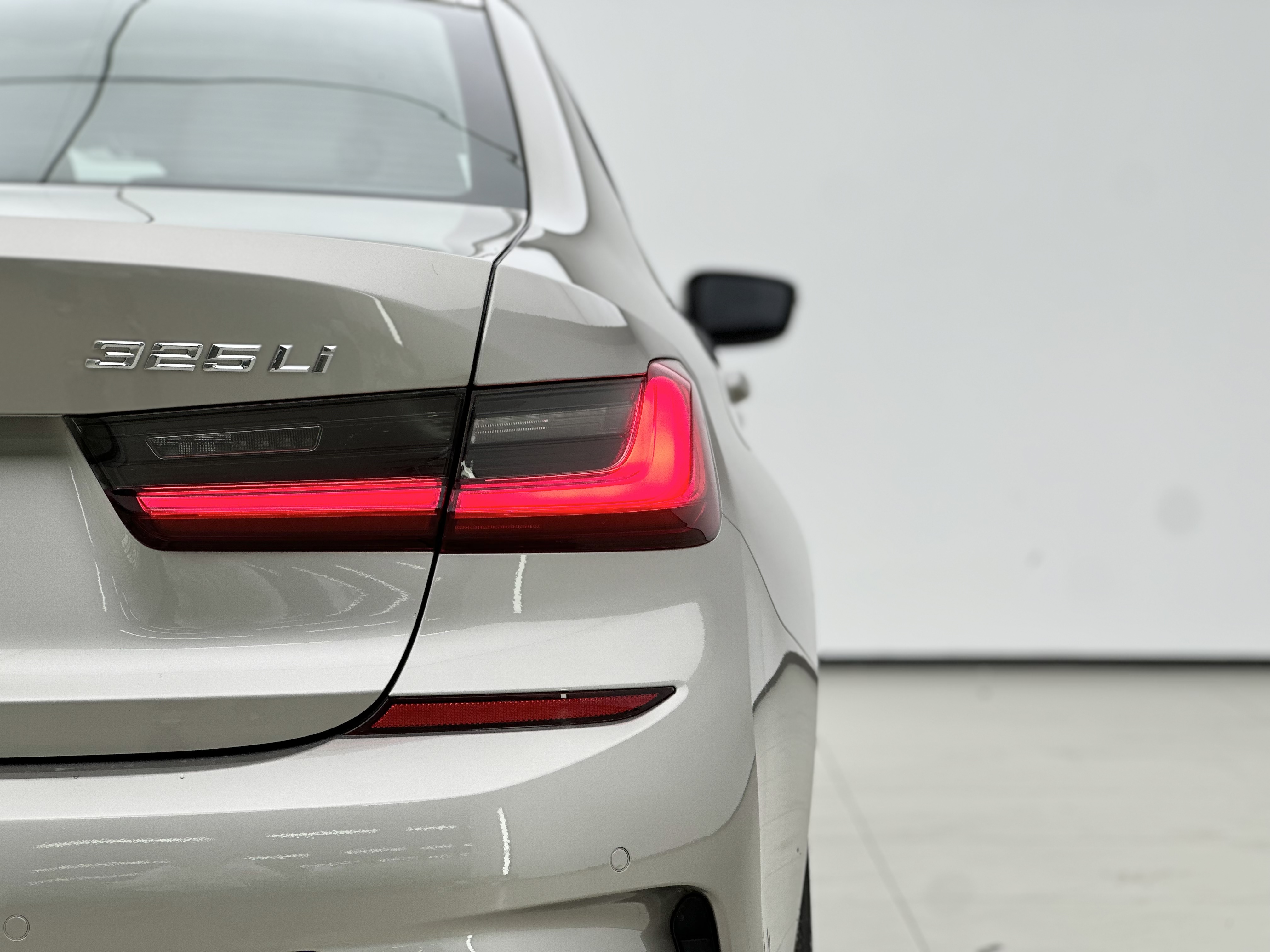 BMW 3 Series 2020 car image #17