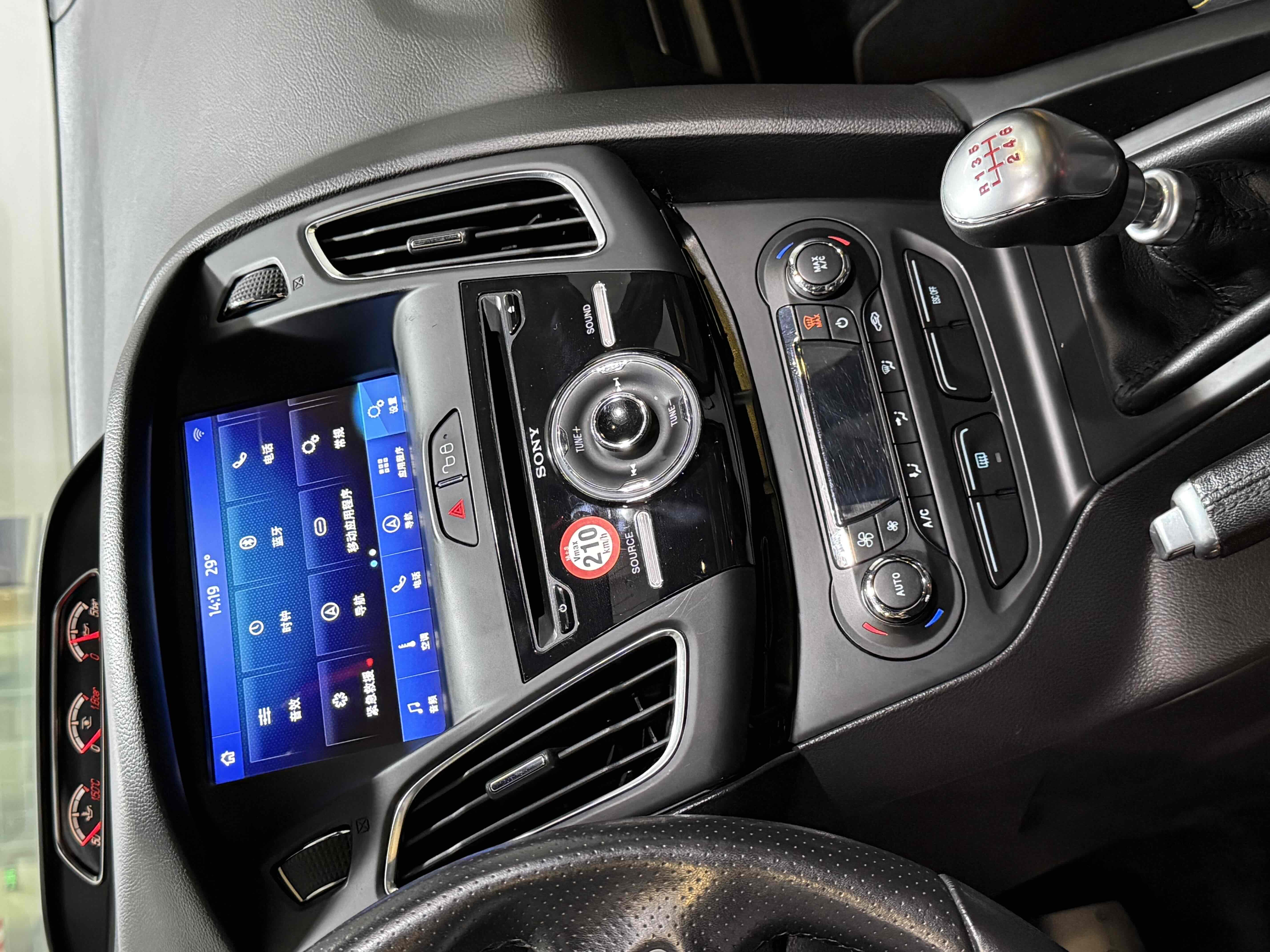 Ford Focus (Imported) 2013 صورة سيارة #17