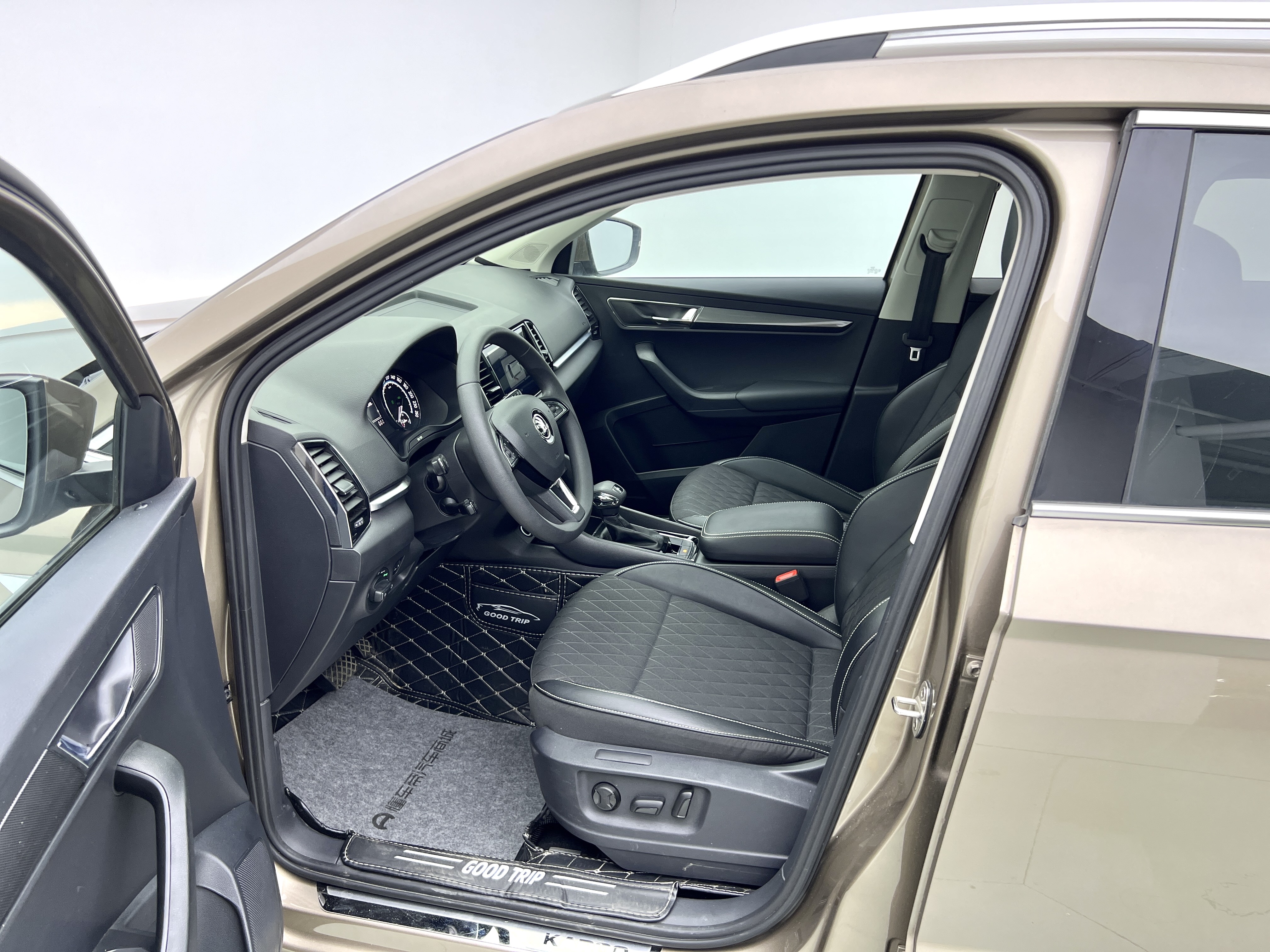 Skoda Karoq 2020 car image #17