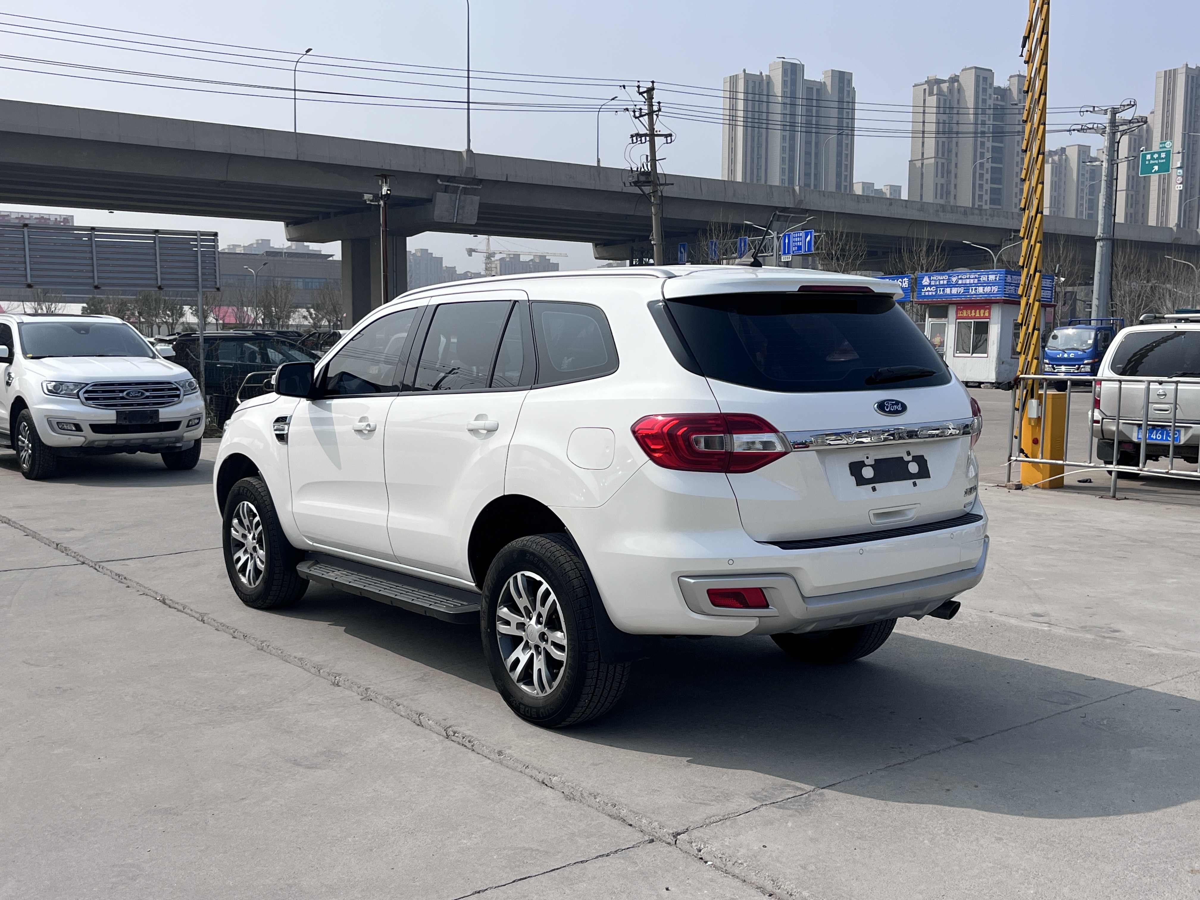 Ford Everest 2021 صورة سيارة #17