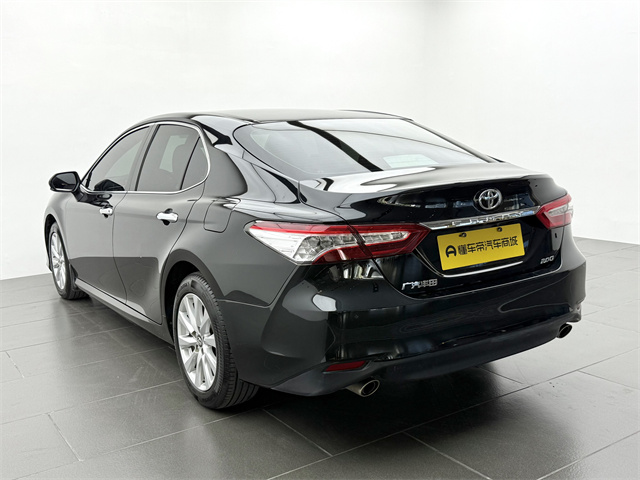 Toyota Camry 2021 car image #17