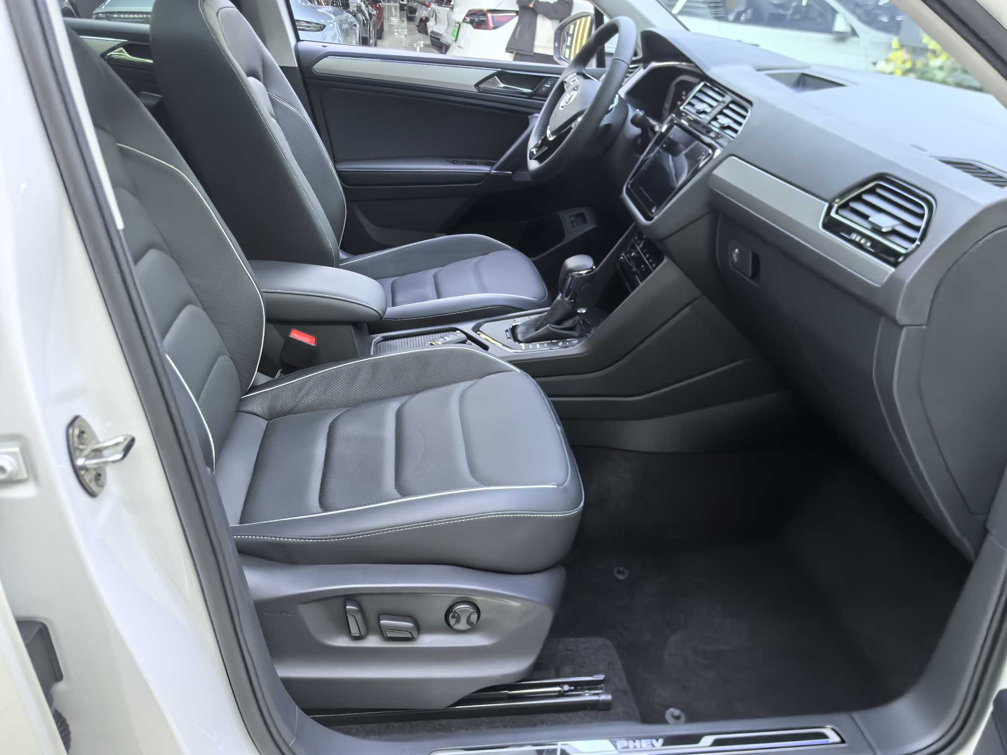 Volkswagen Tiguan L New Energy 2021 car image #17