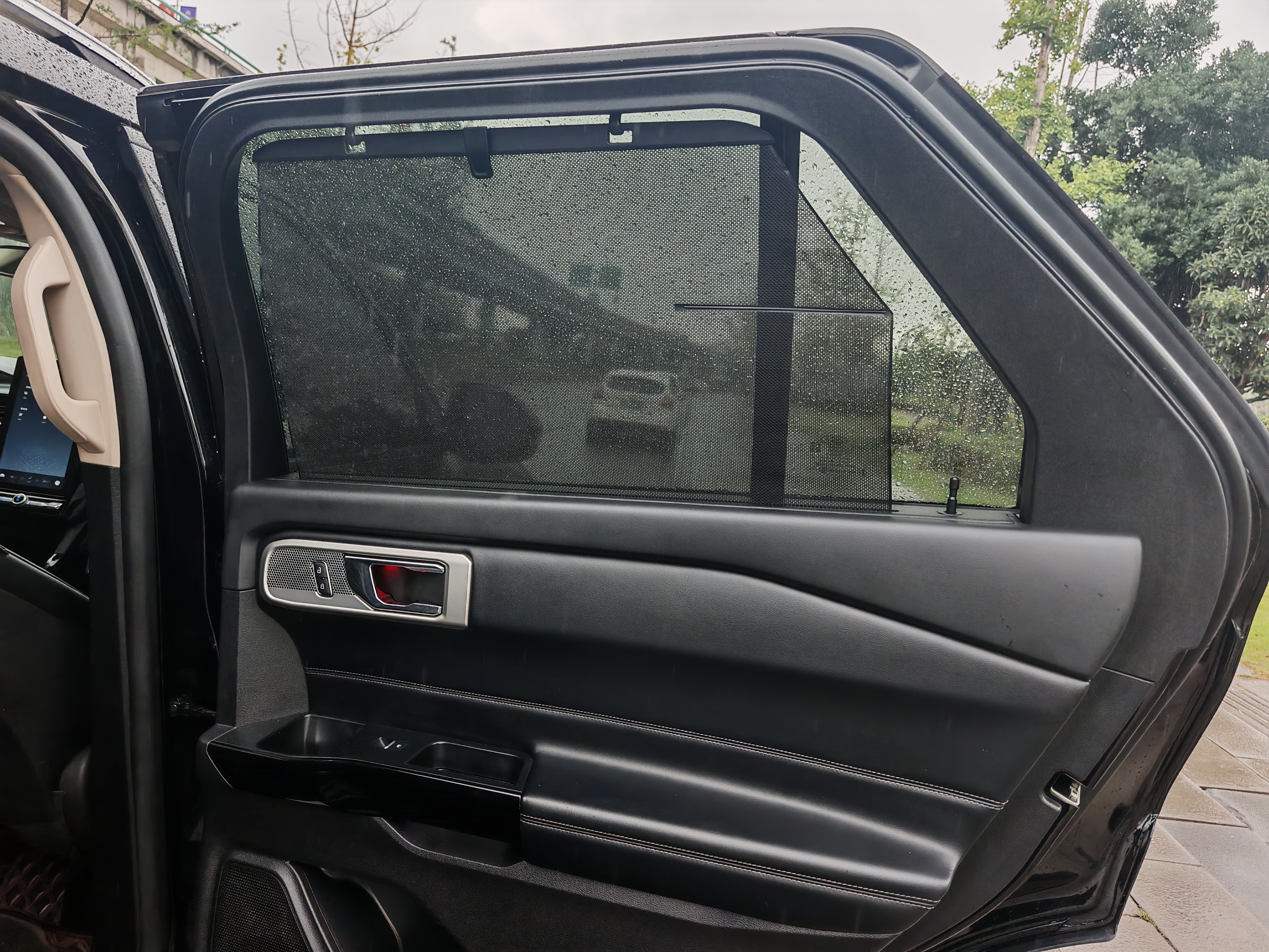 Ford Explorer 2021 car image #17