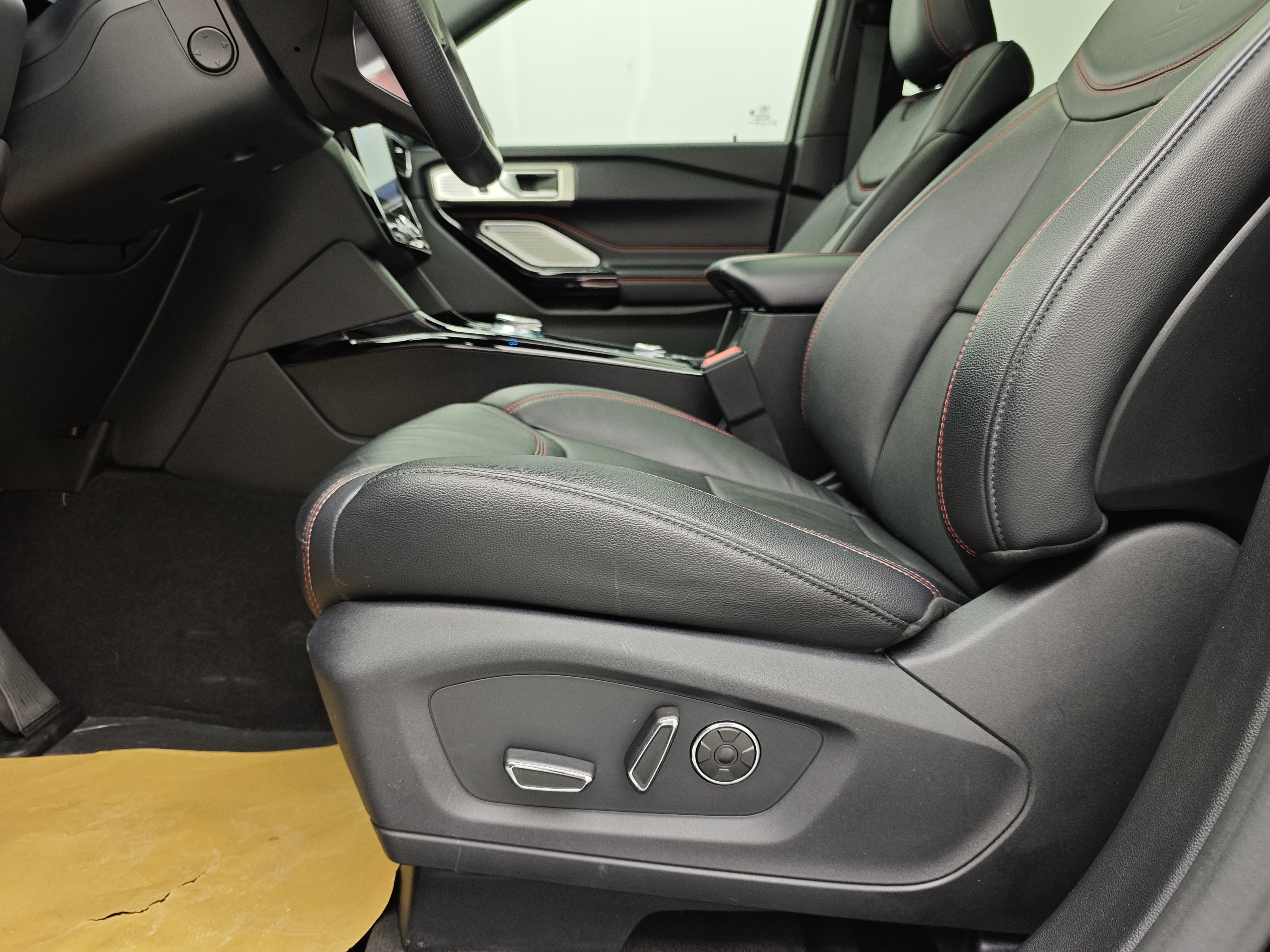 Ford Explorer 2021 car image #17