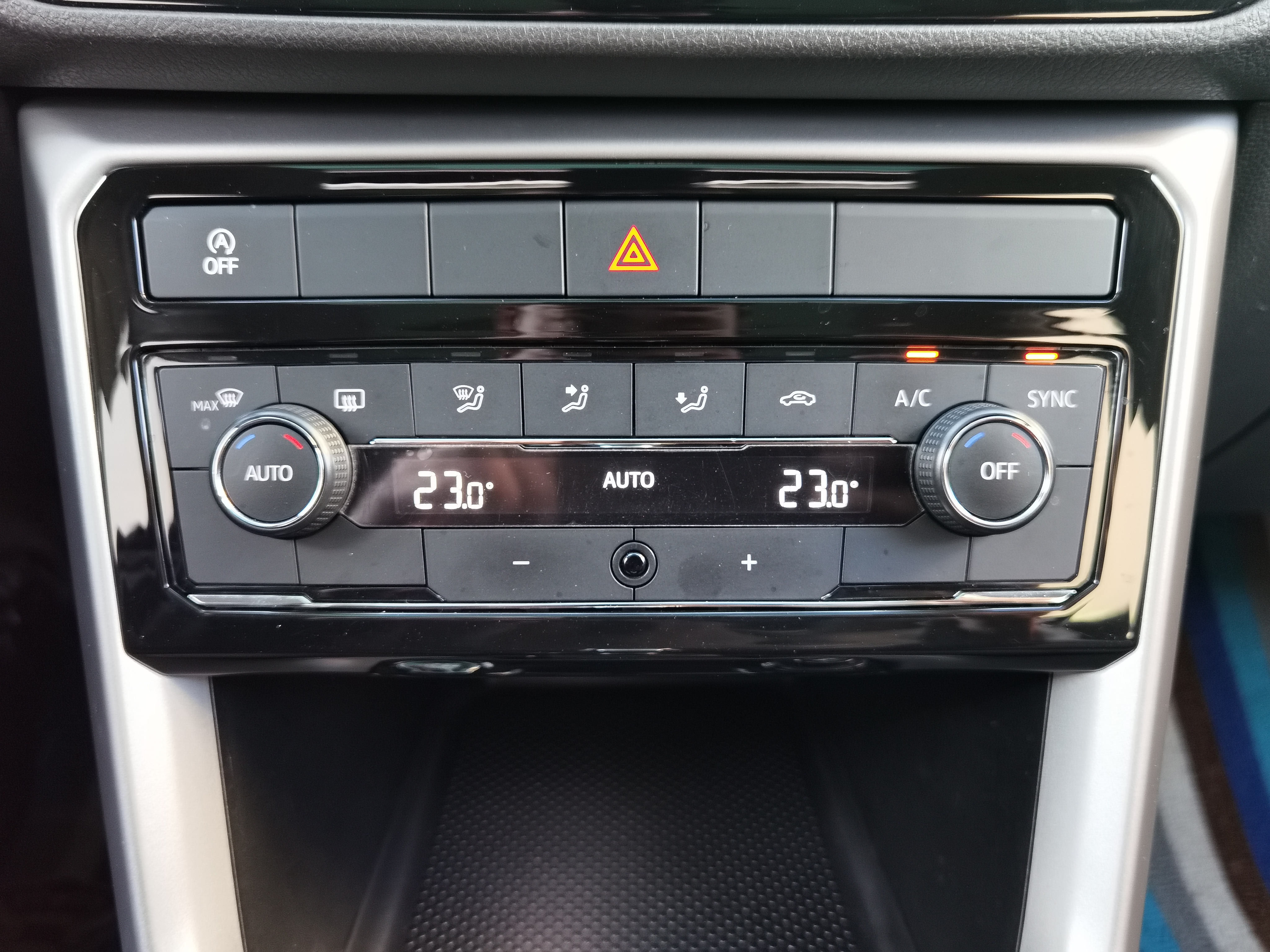 Volkswagen T-Cross 2020 #17 Volkswagen T-Cross 2020 car image #17