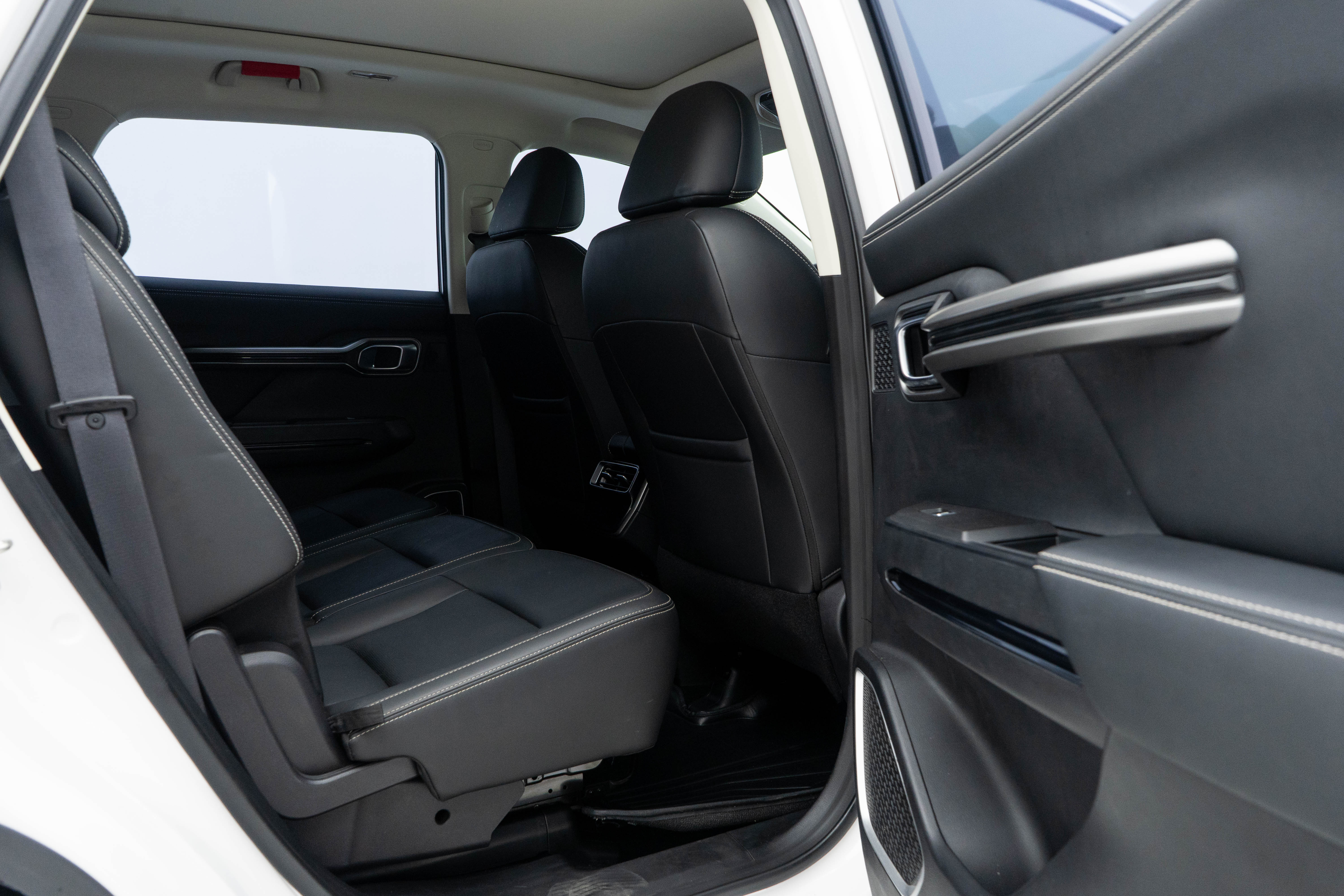 GEELY Okavango 2021 car image #17