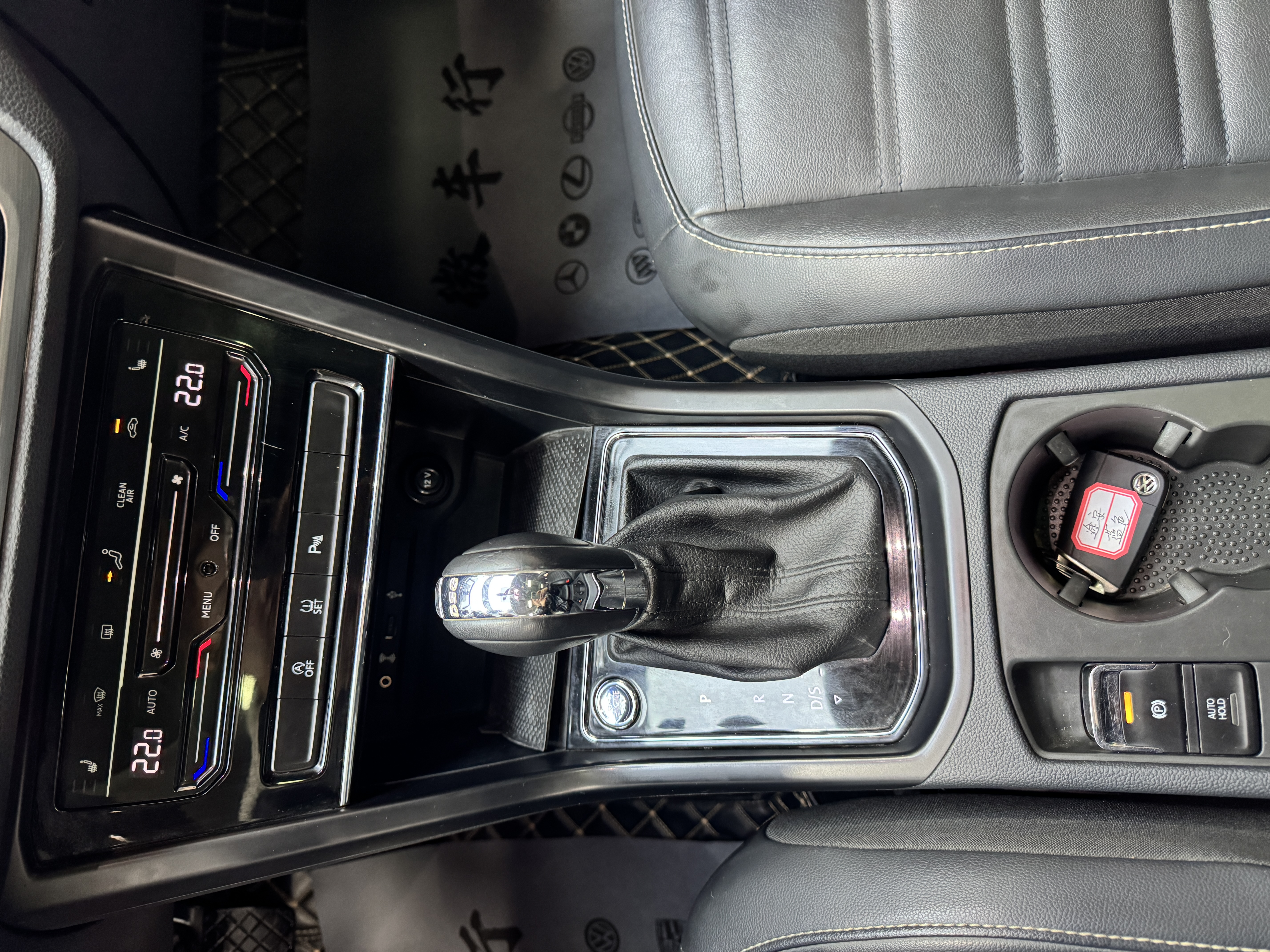 Volkswagen Touran 2021 car image #17