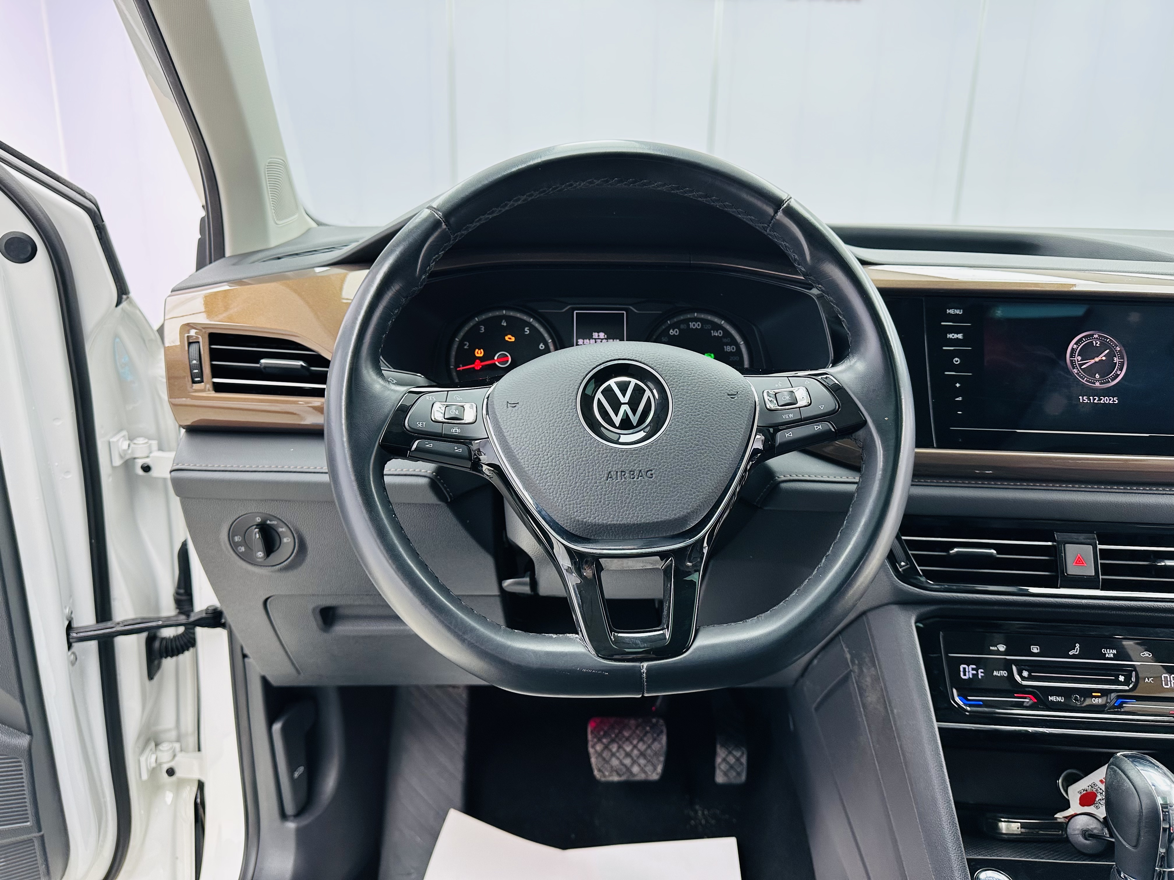 Volkswagen Tharu 2022 car image #17
