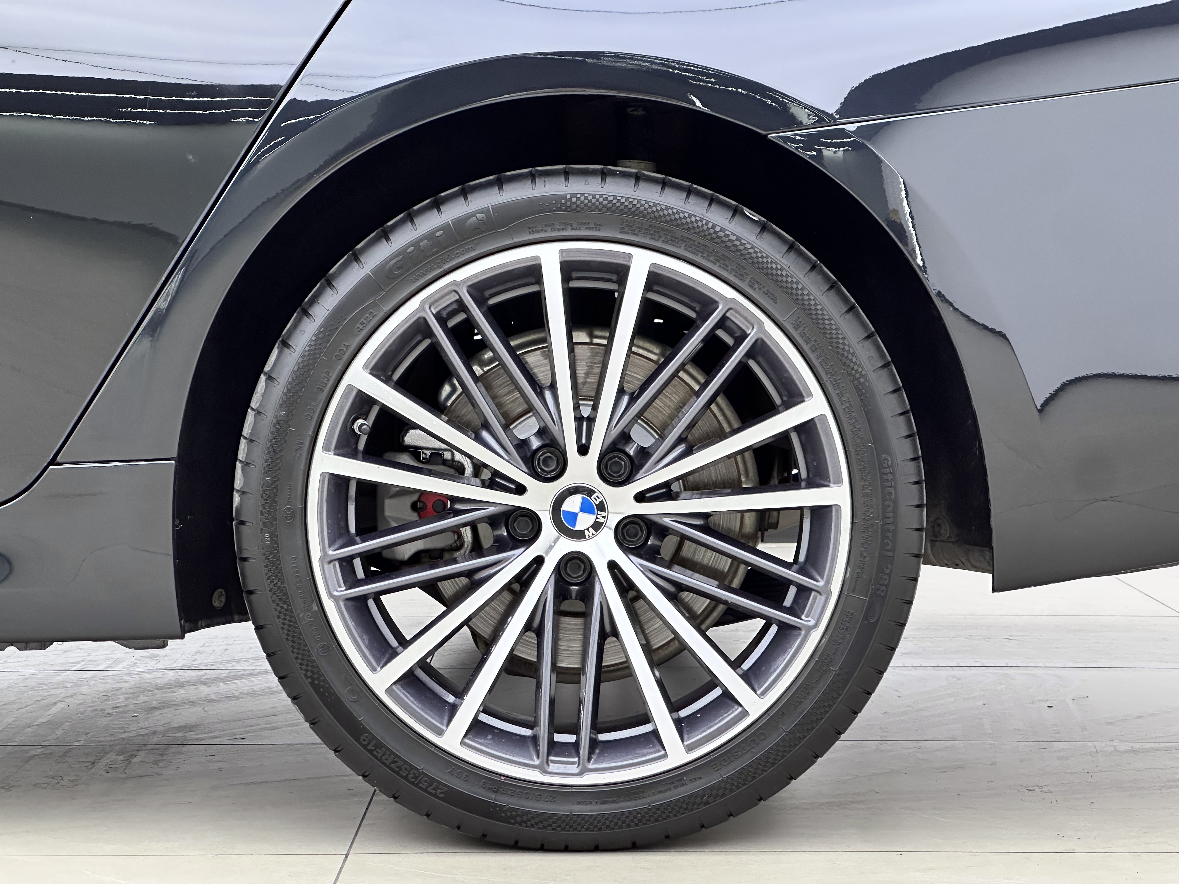 BMW 5 Series 2021 car image #17