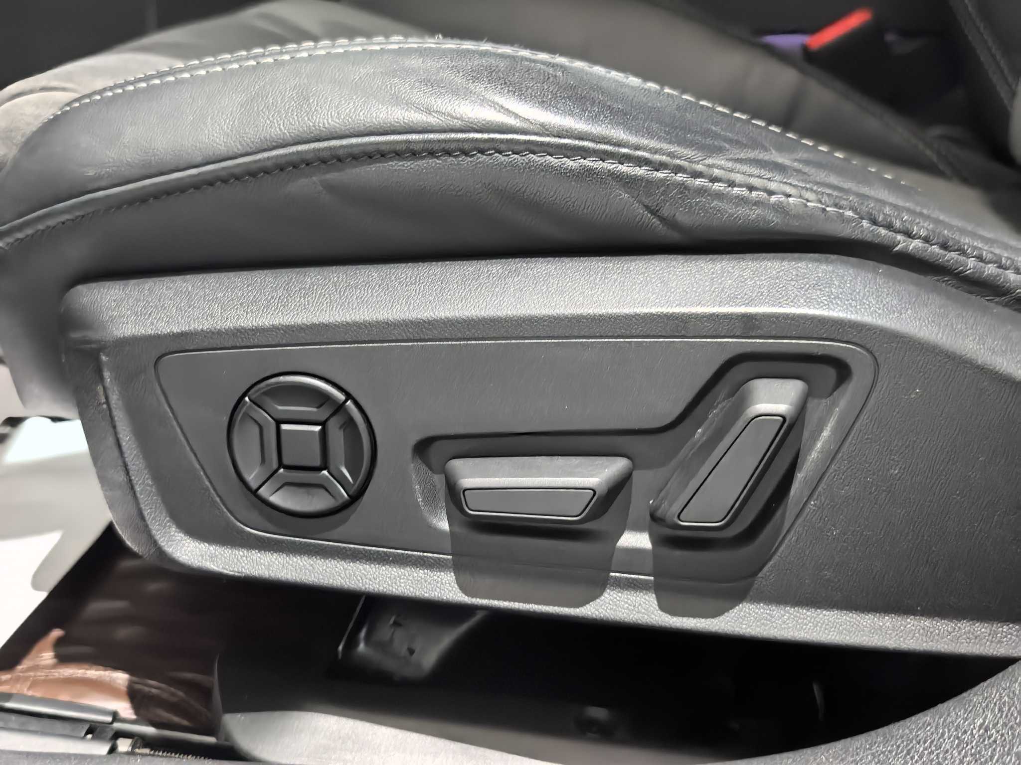 Audi A6L 2021 car image #17