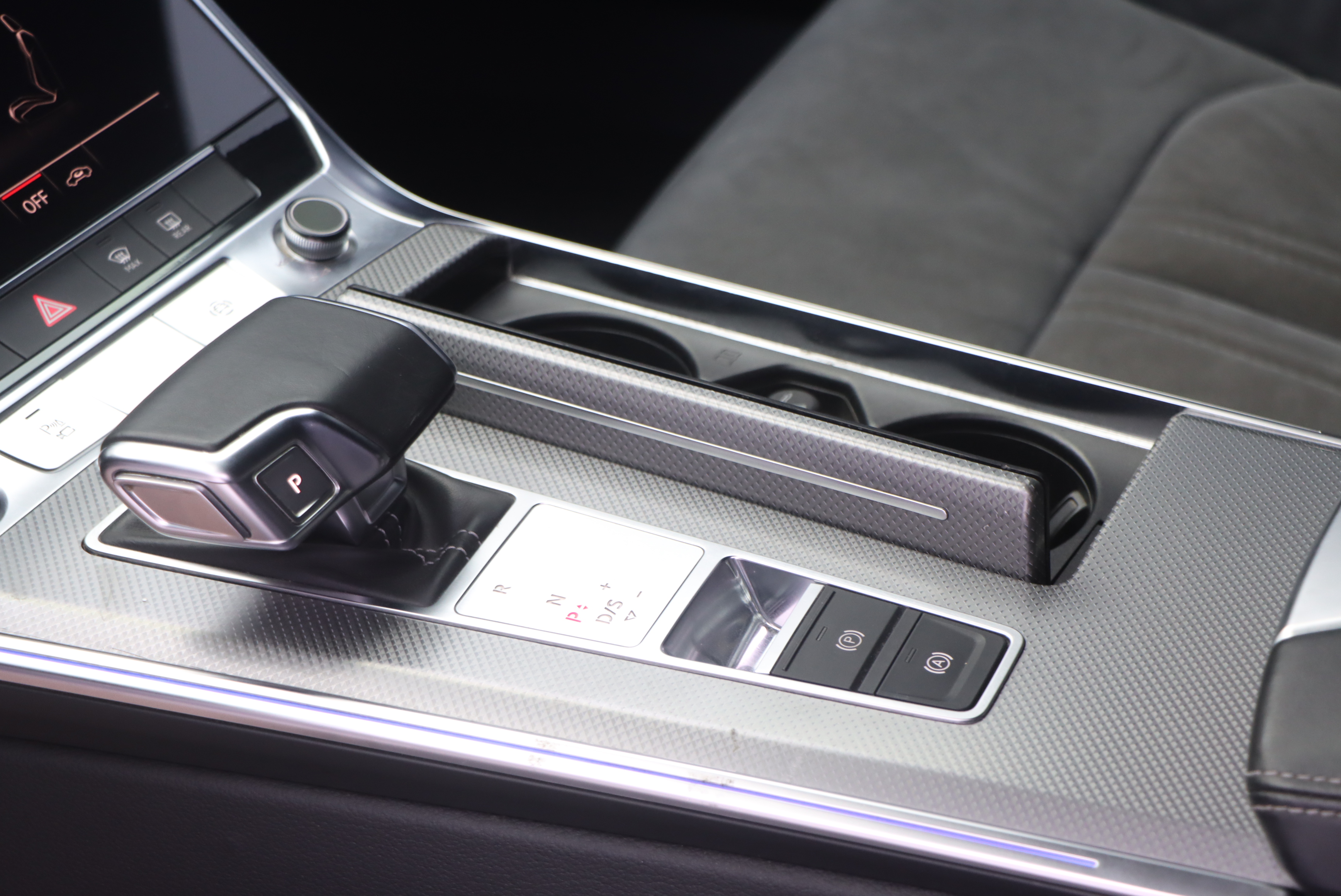 Audi A6L 2021 car image #17