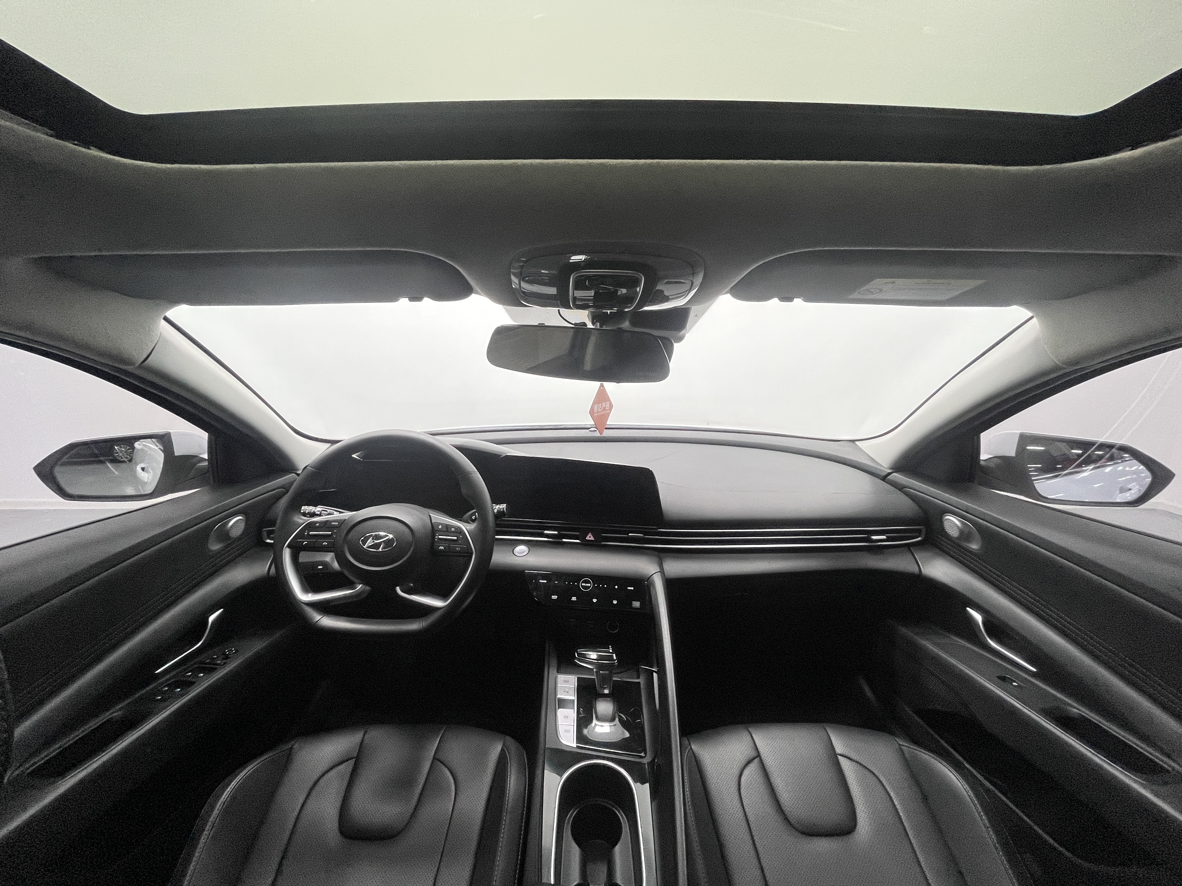 Hyundai Elantra 2021 immagine di auto #17