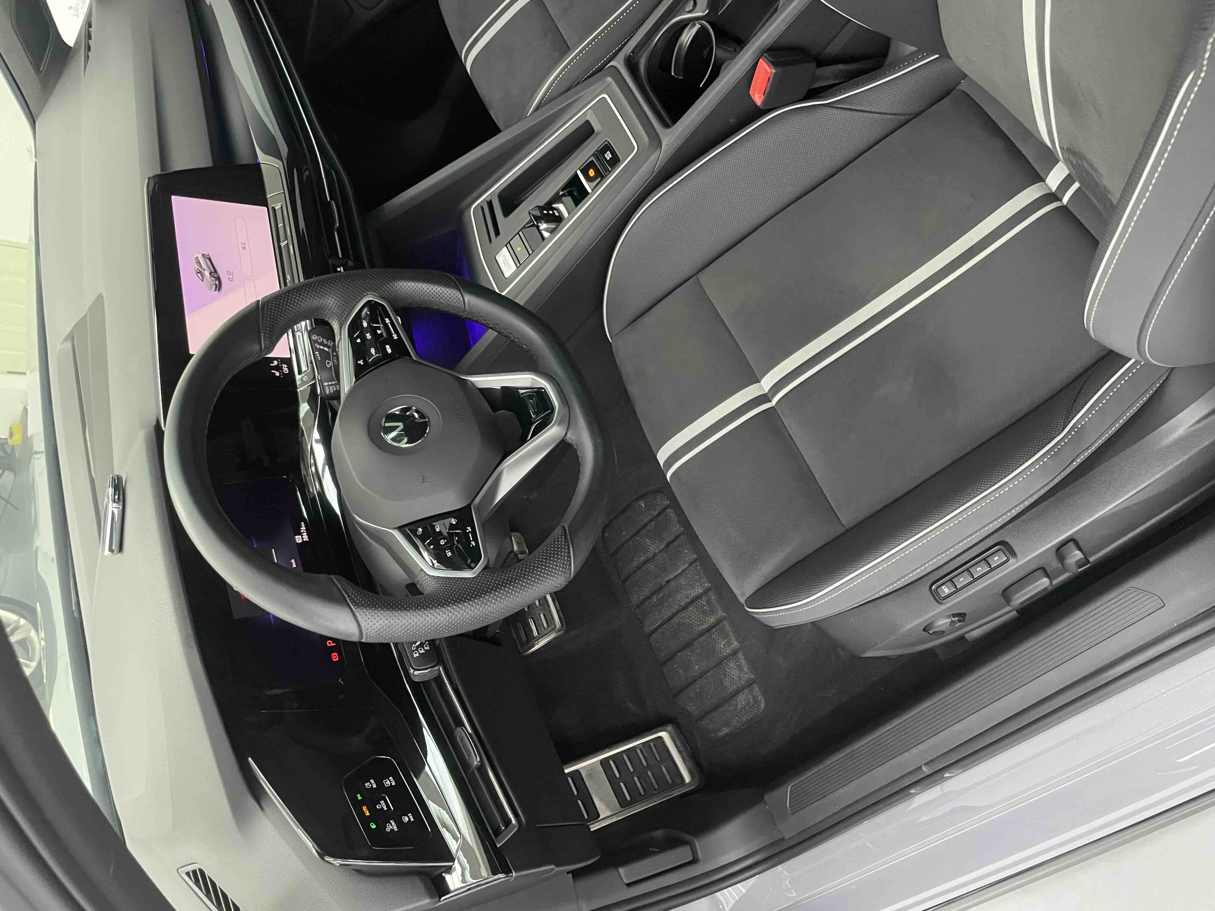 Volkswagen Golf 2021 car image #17