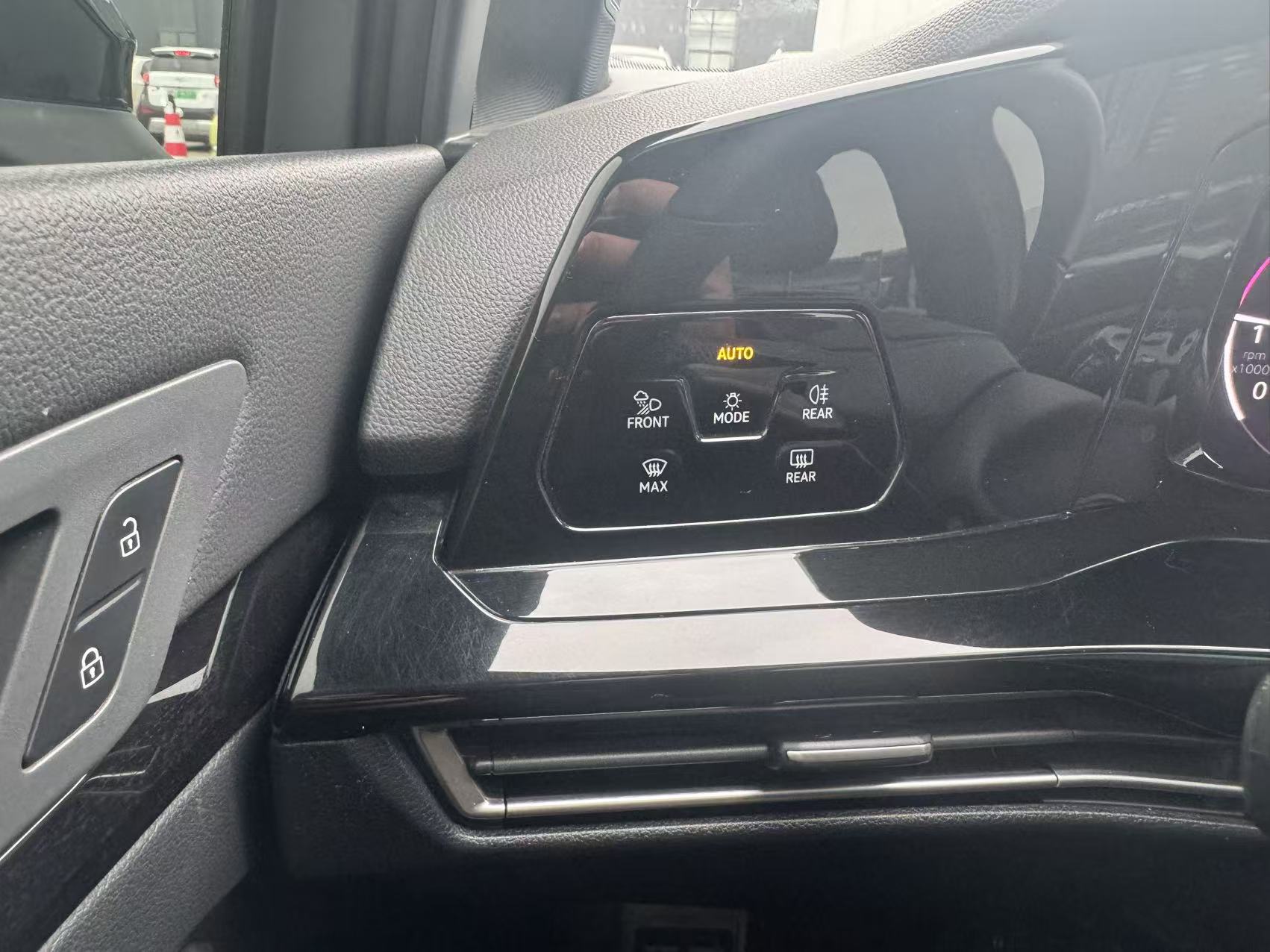 Volkswagen Golf 2022 car image #17