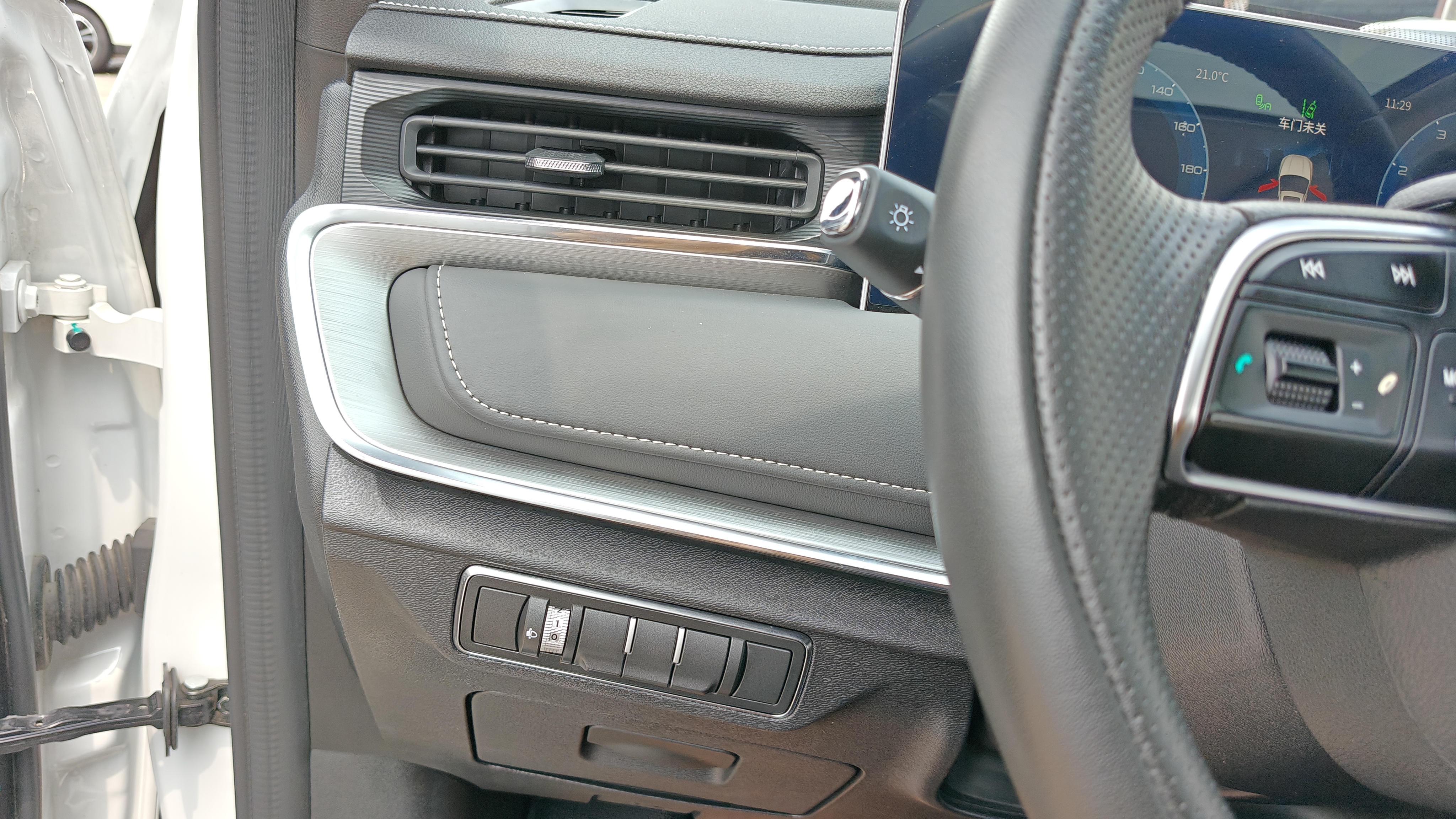 X70 PLUS 2021 #17 X70 PLUS 2021 car image #17