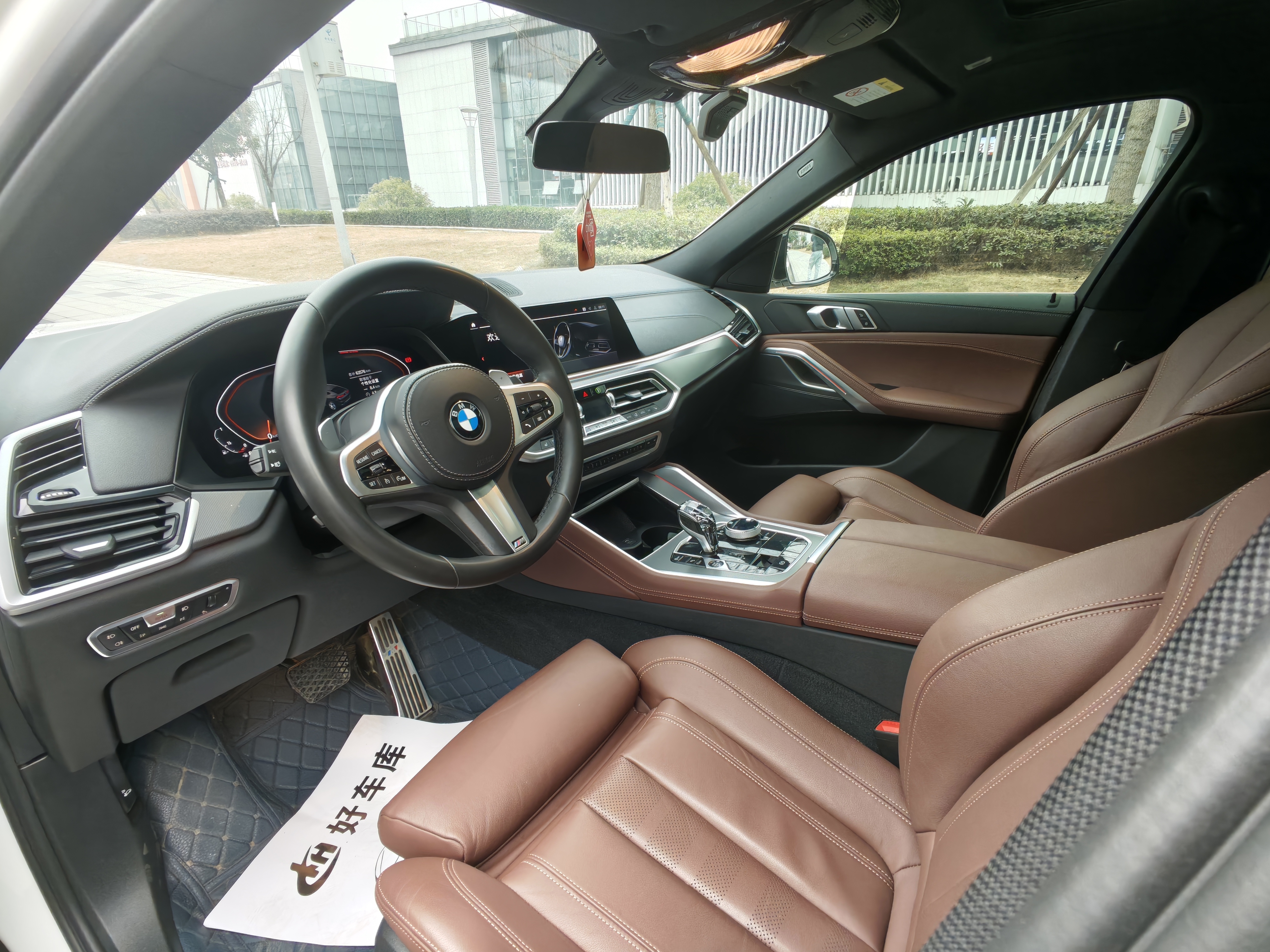 BMW X6 2021 car image #17