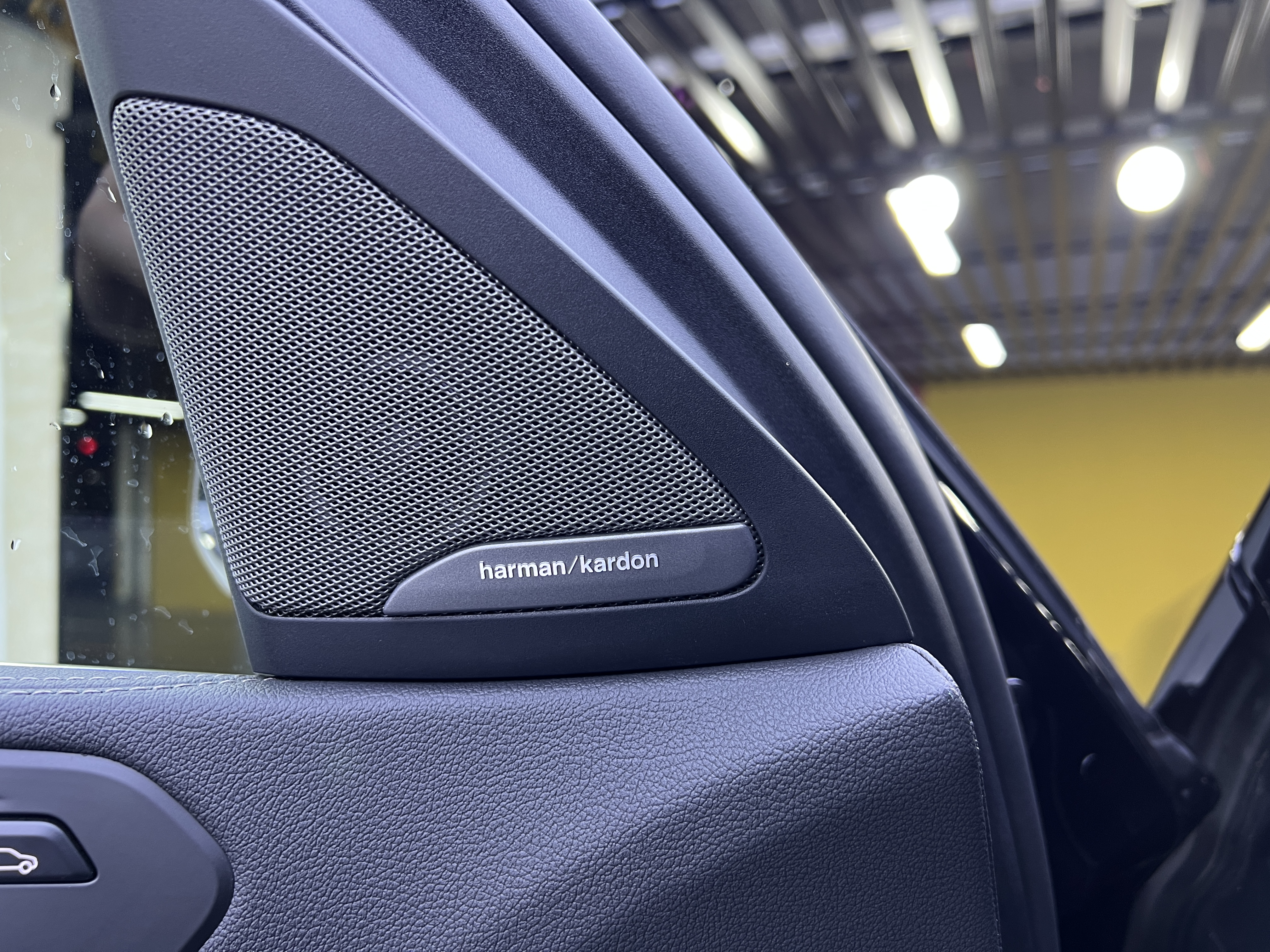 BMW X6 2022 car image #17