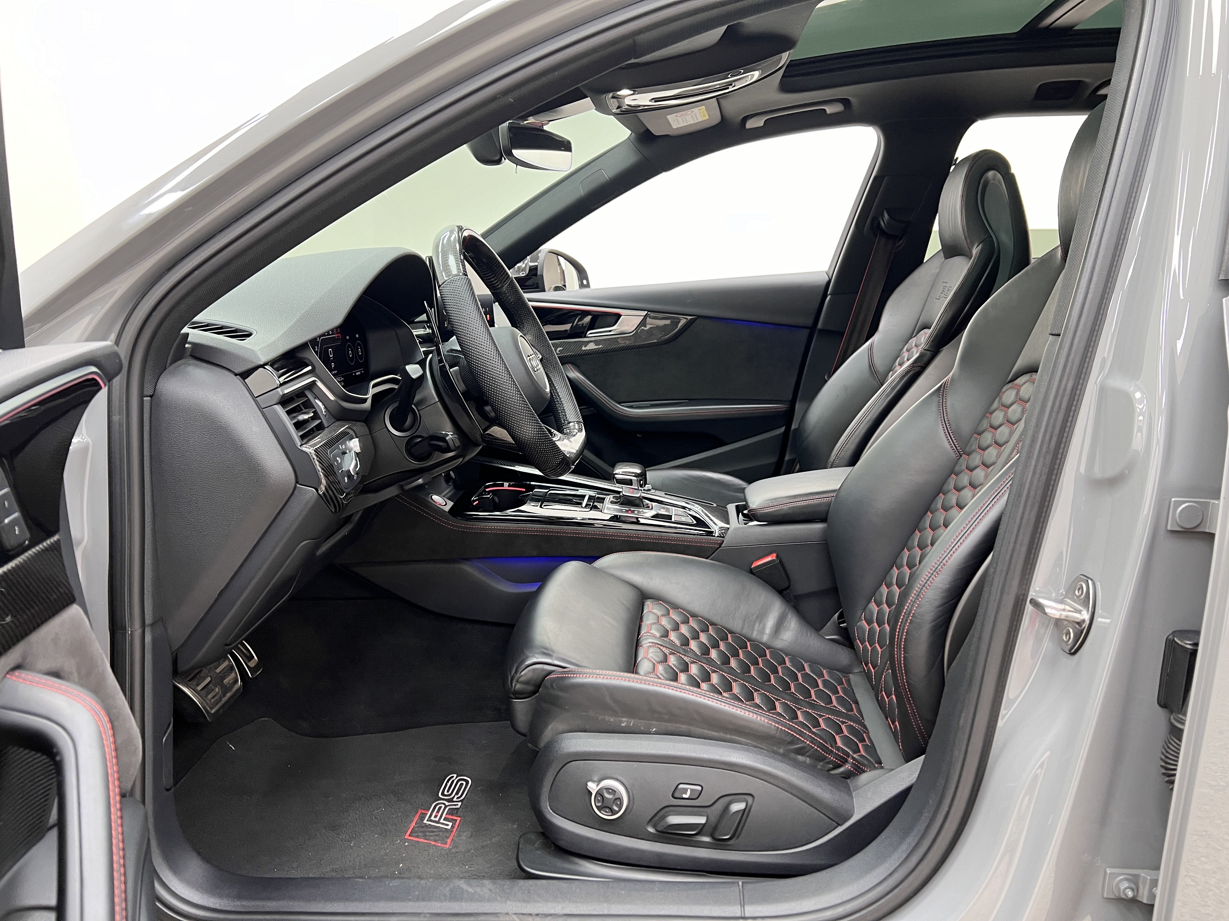 Audi RS 4 2021 car image #17