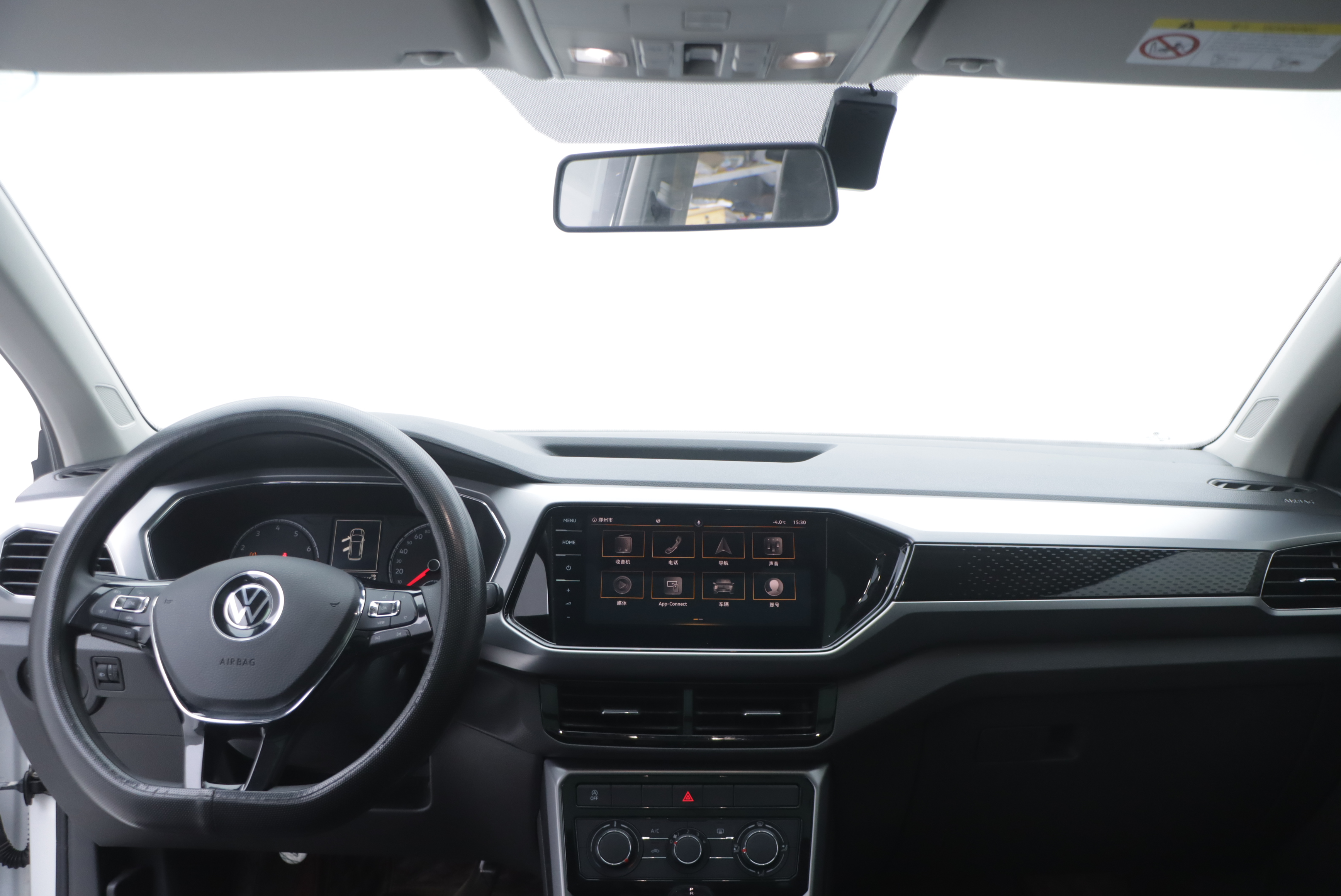 Volkswagen T-Cross 2021 #17 Volkswagen T-Cross 2021 car image #17