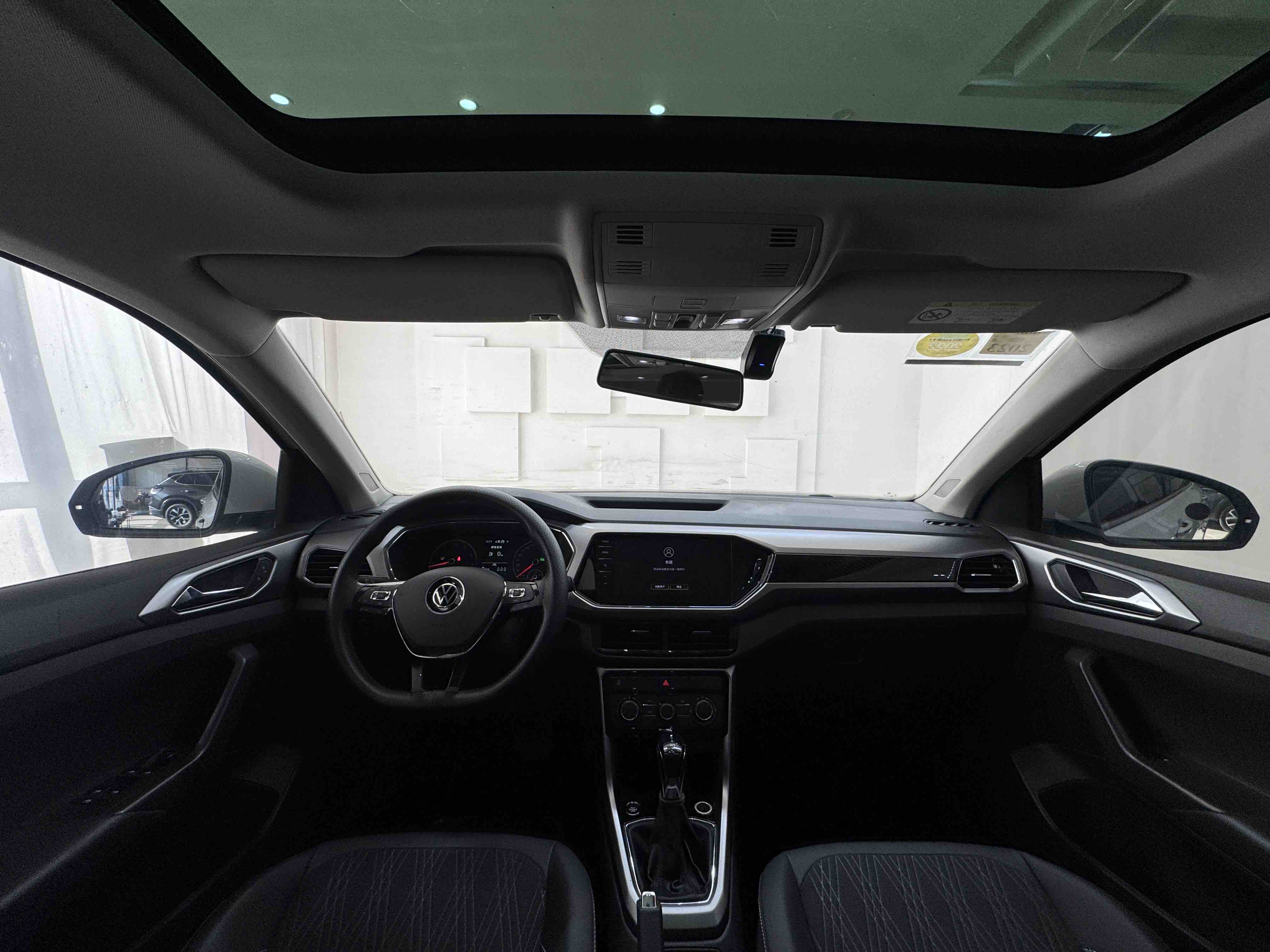 Volkswagen T-Cross 2021 car image #17