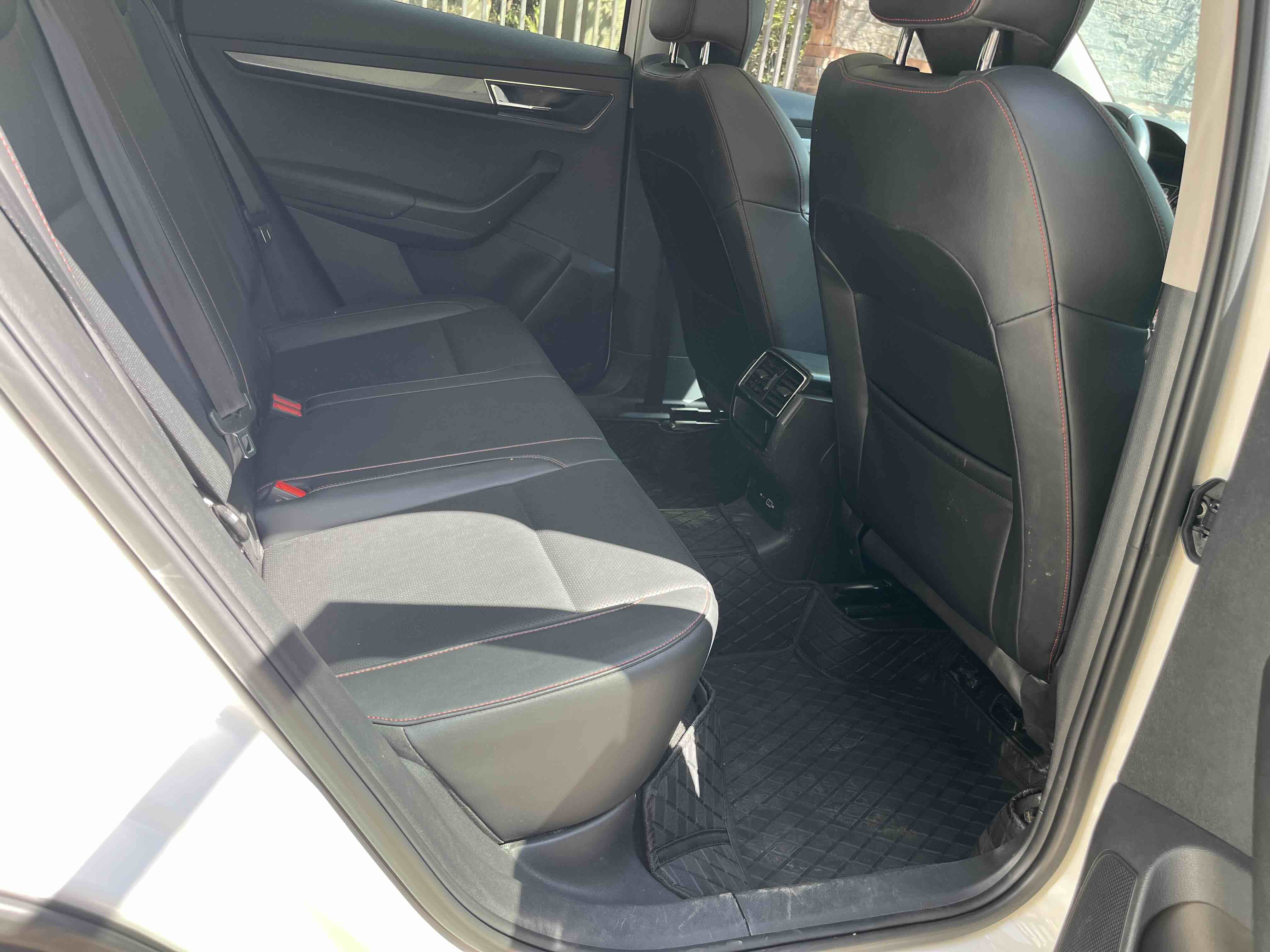 Skoda Karoq 2022 изображение автомобиля #17