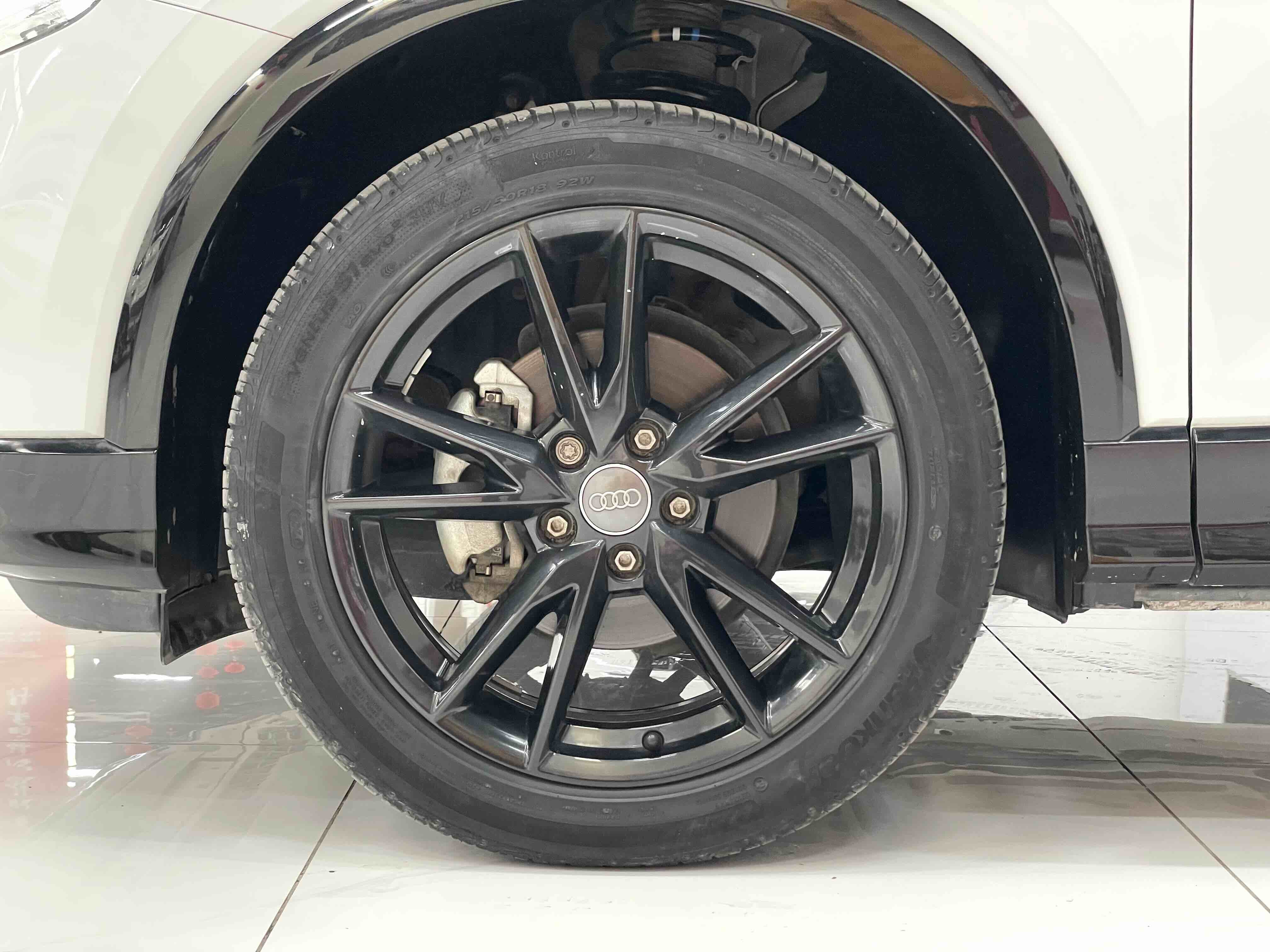 Audi Q2L 2021 car image #17