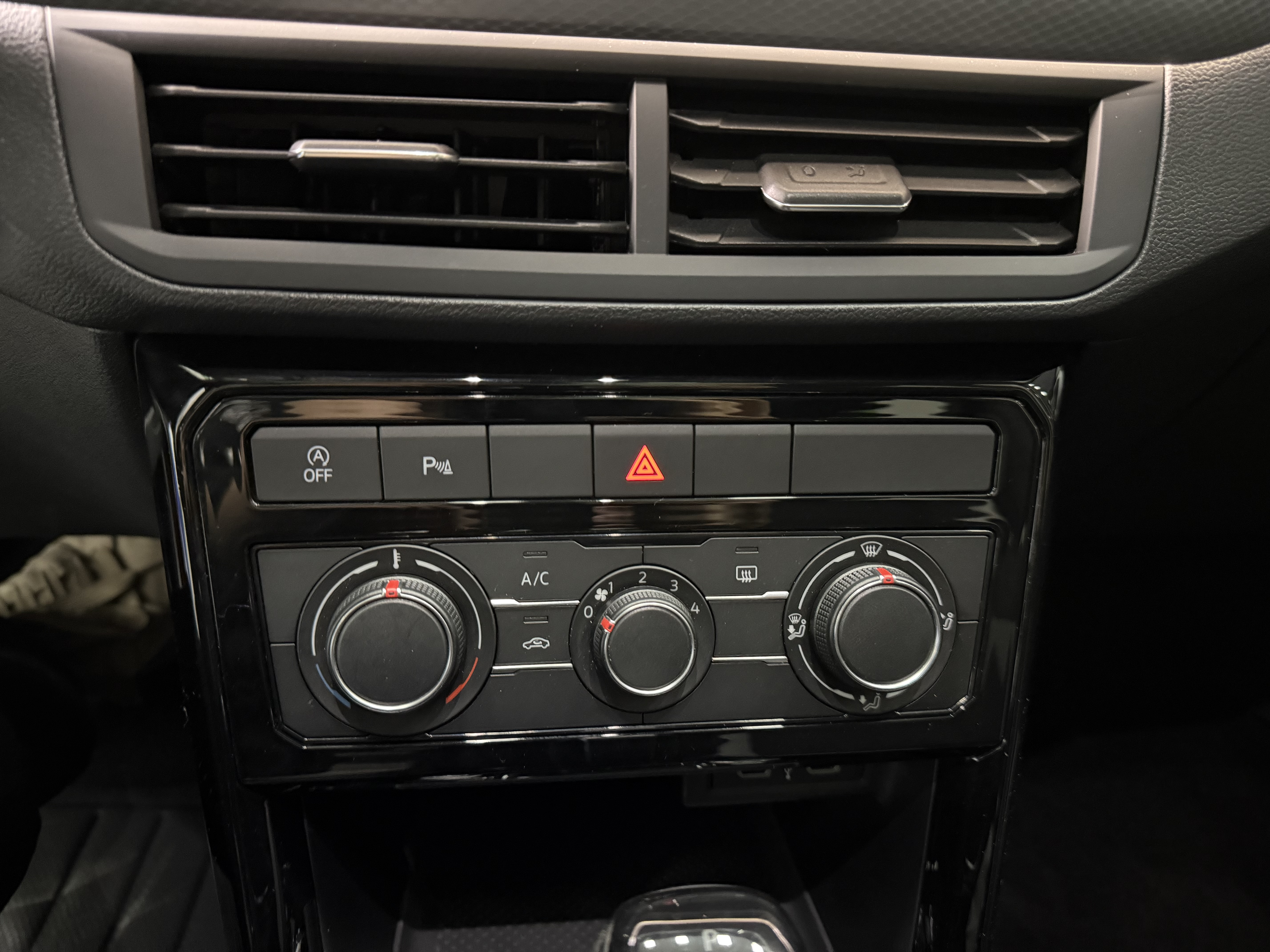 Volkswagen Tacqua 2021 car image #17