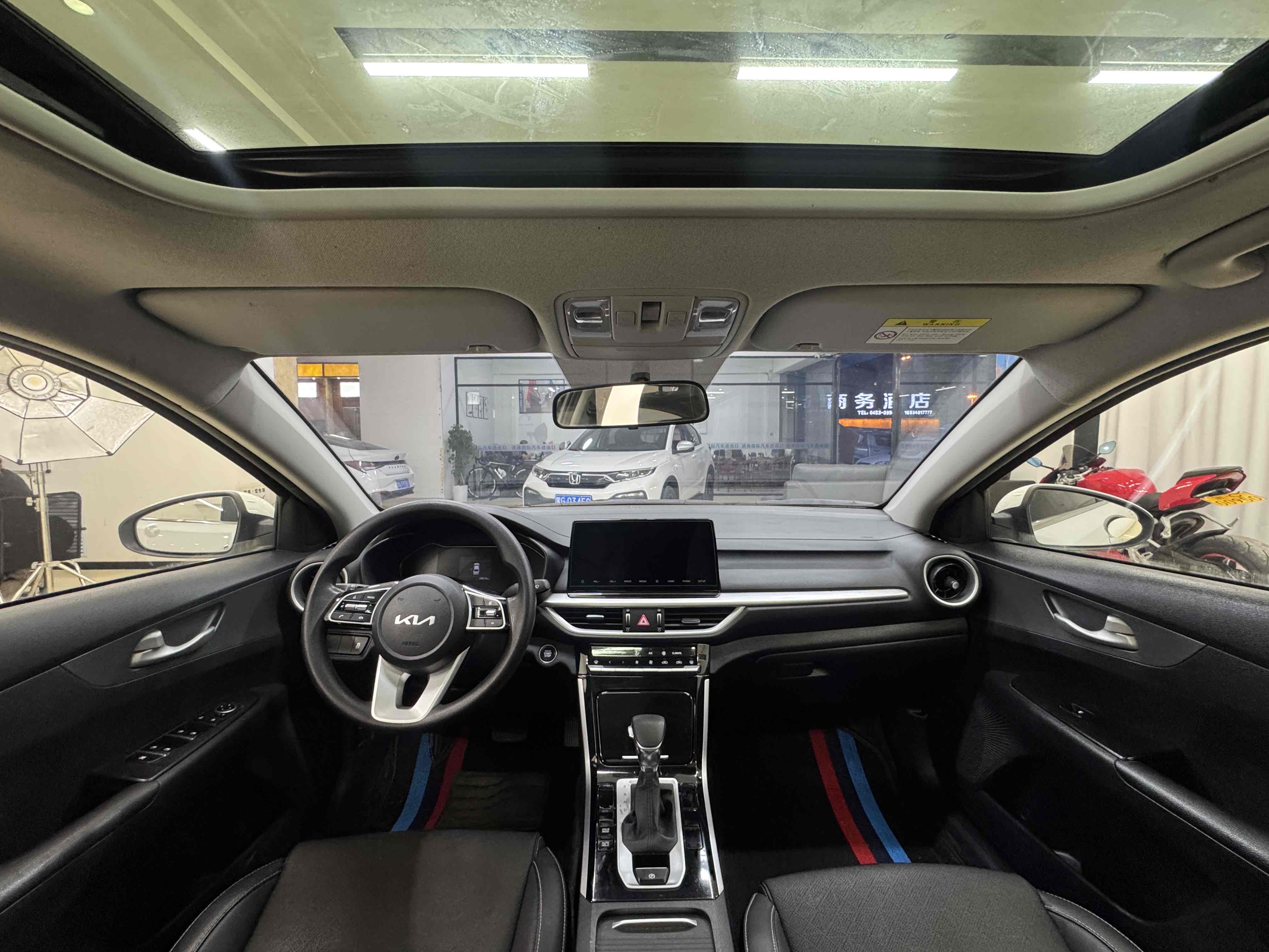 Kia K3 2021 car image #17