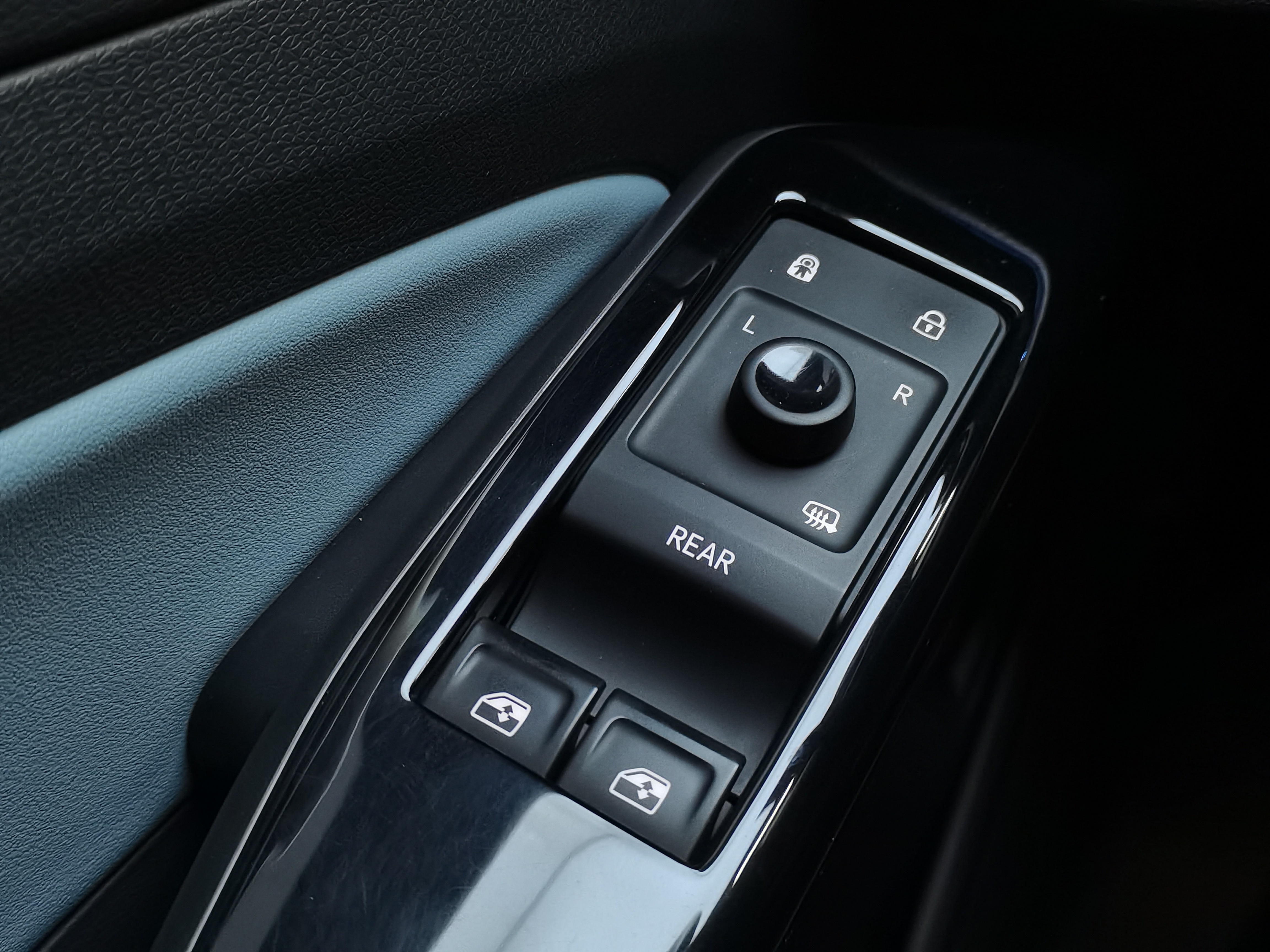 Volkswagen ID.4 X 2021 immagine di auto #17