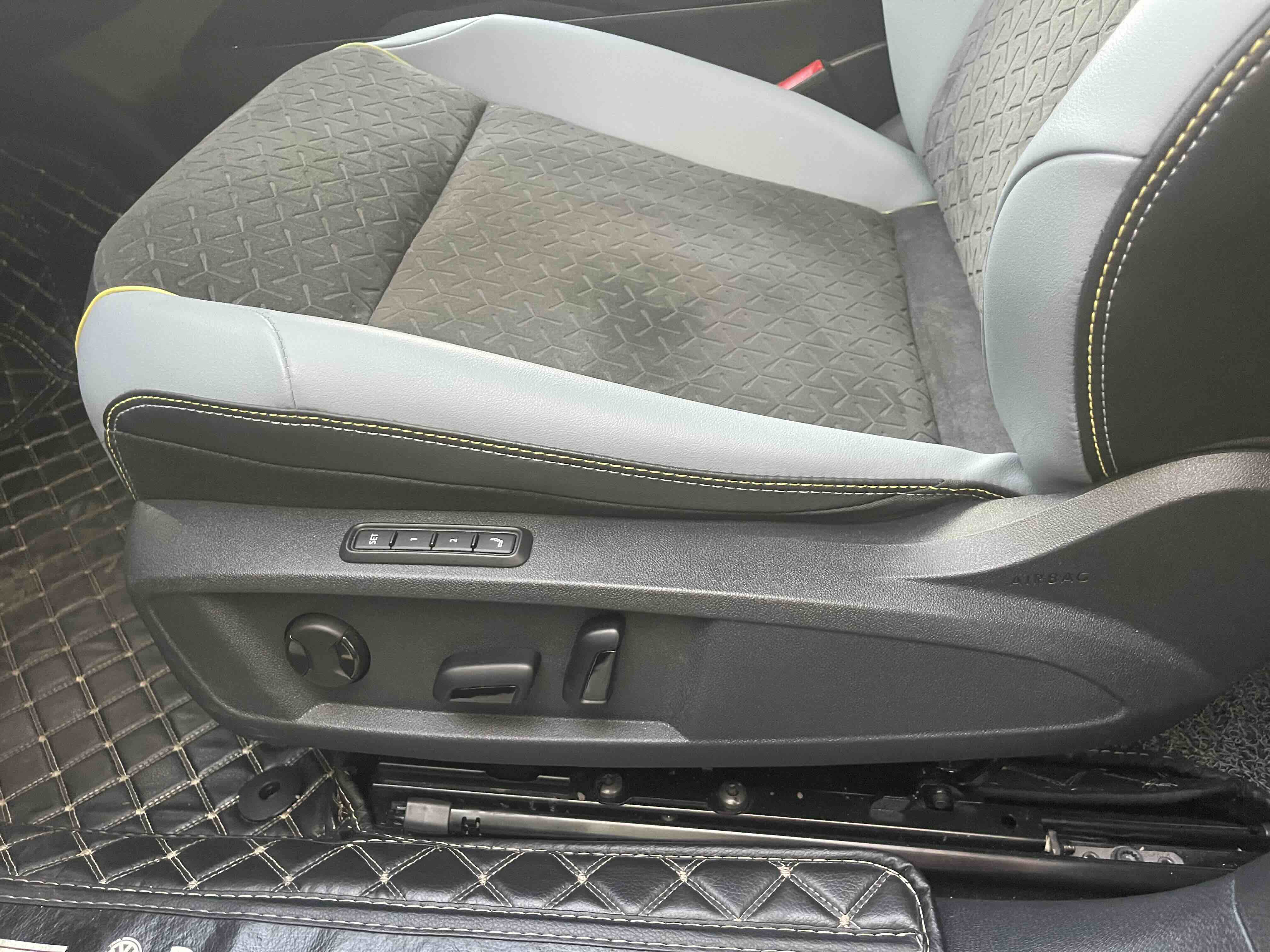 Volkswagen ID.4 X 2022 immagine di auto #17