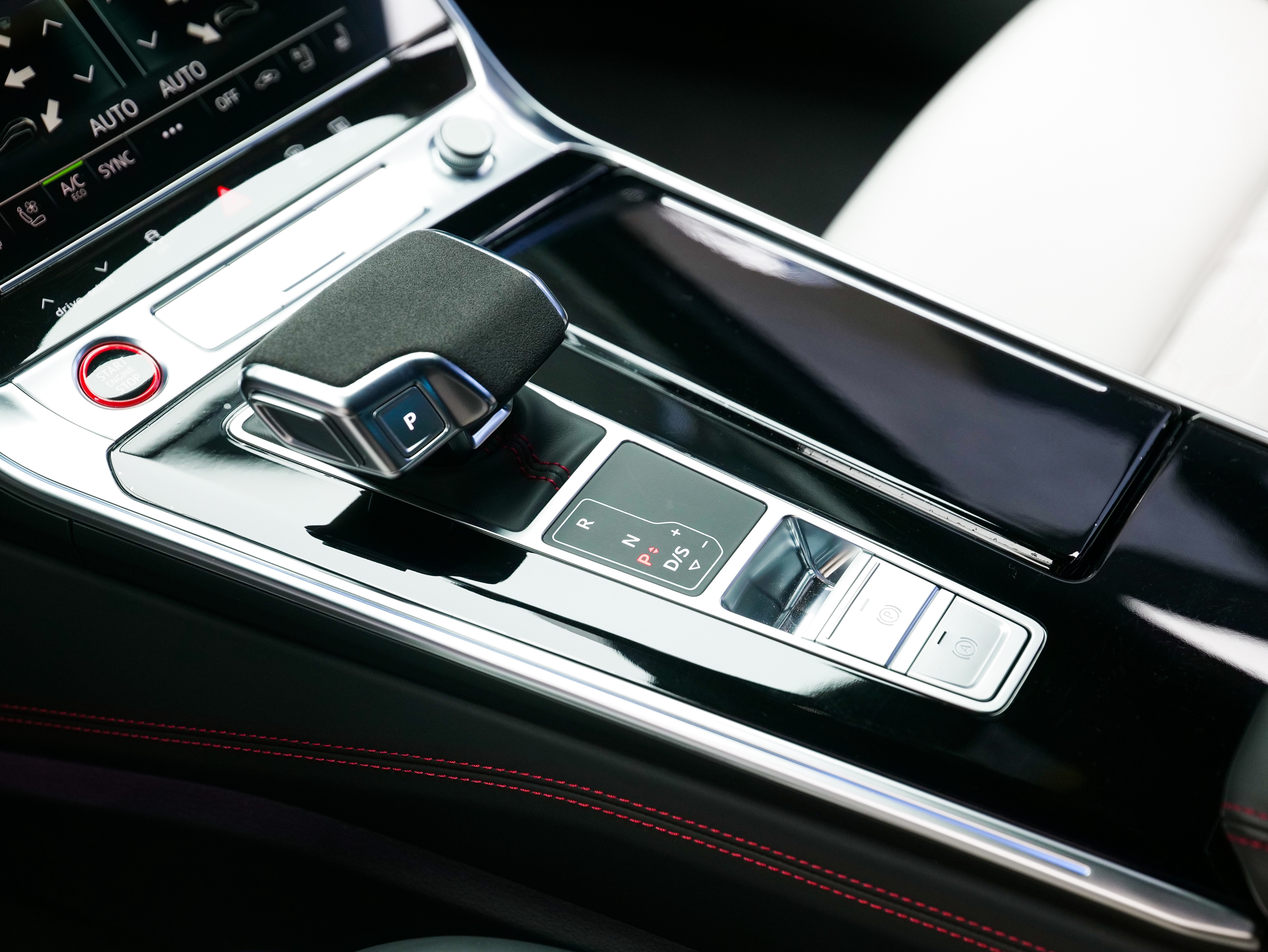 Audi RS 6 2021 car image #17