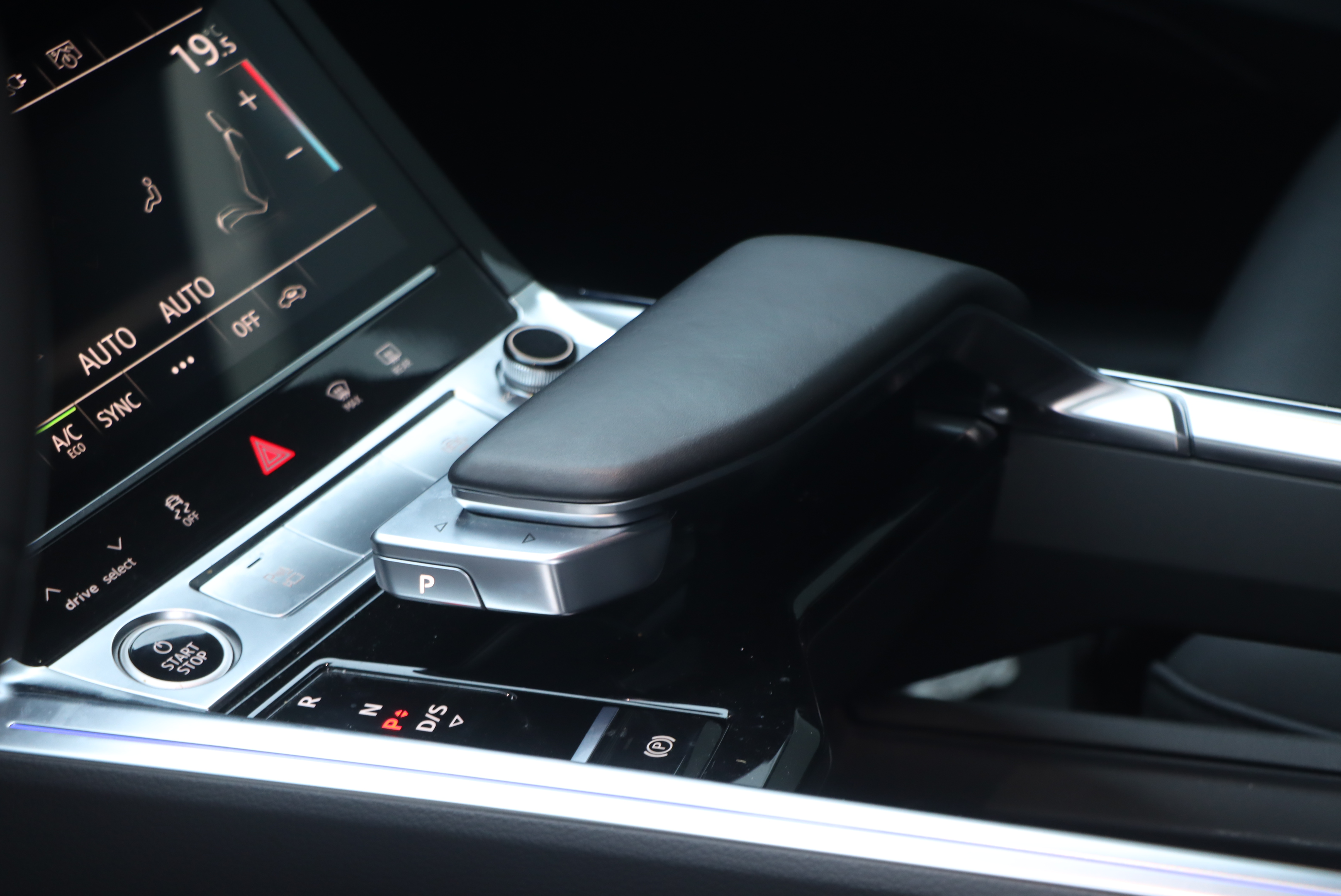 Audi e-tron 2022 car image #17