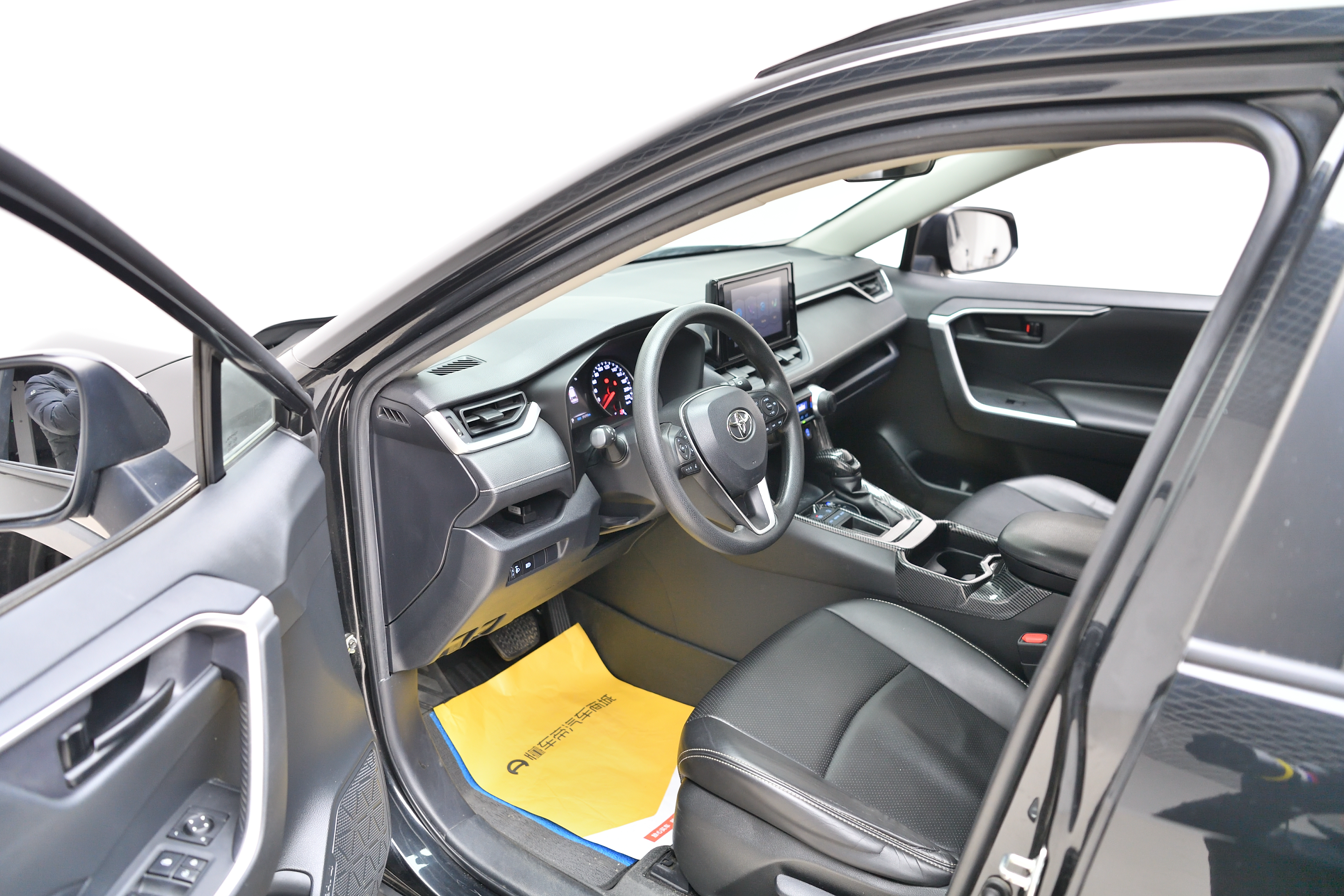 Toyota RAV4 2021 car image #17
