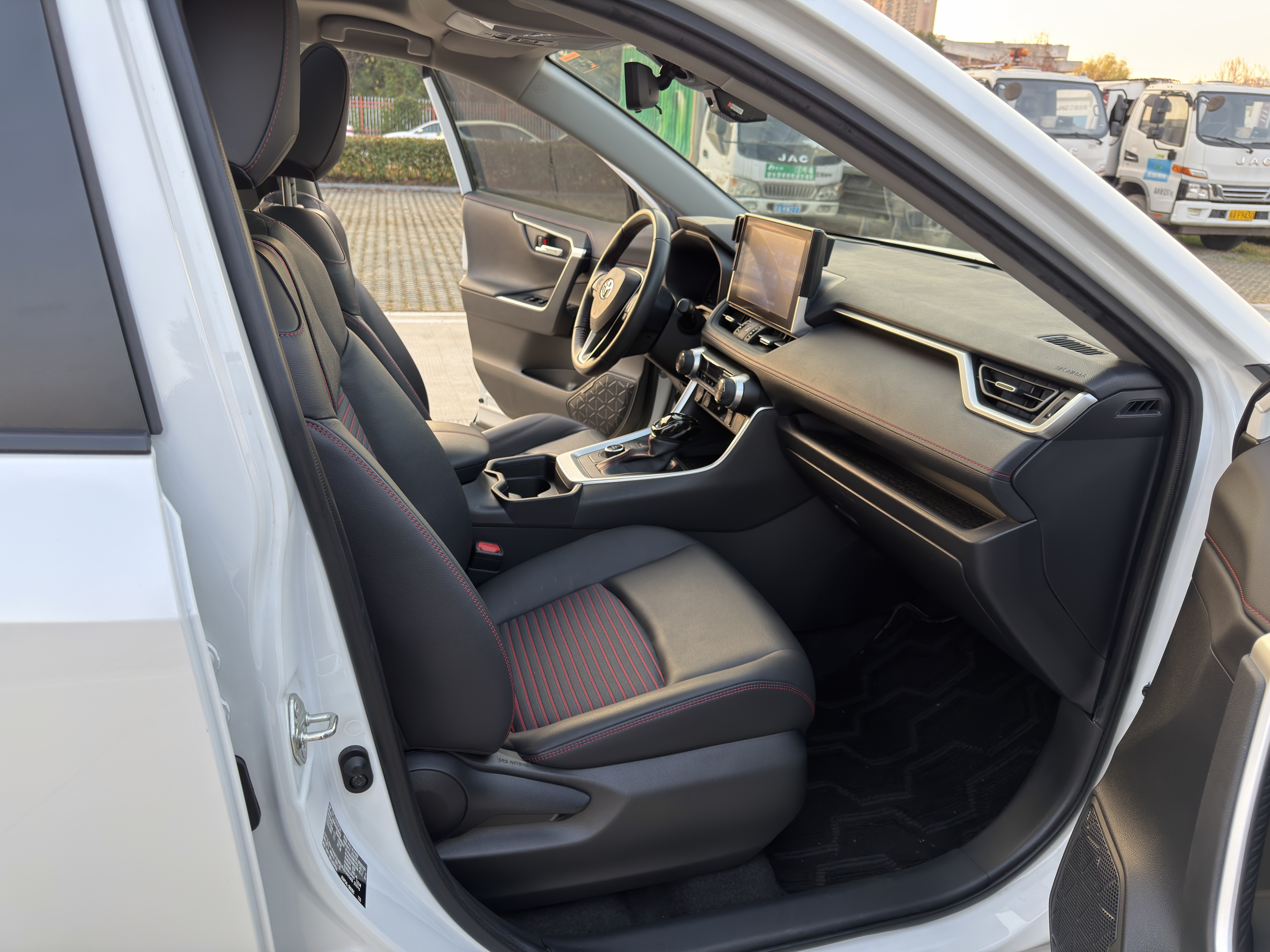 Toyota RAV4 Hybird E+ 2021 immagine di auto #17