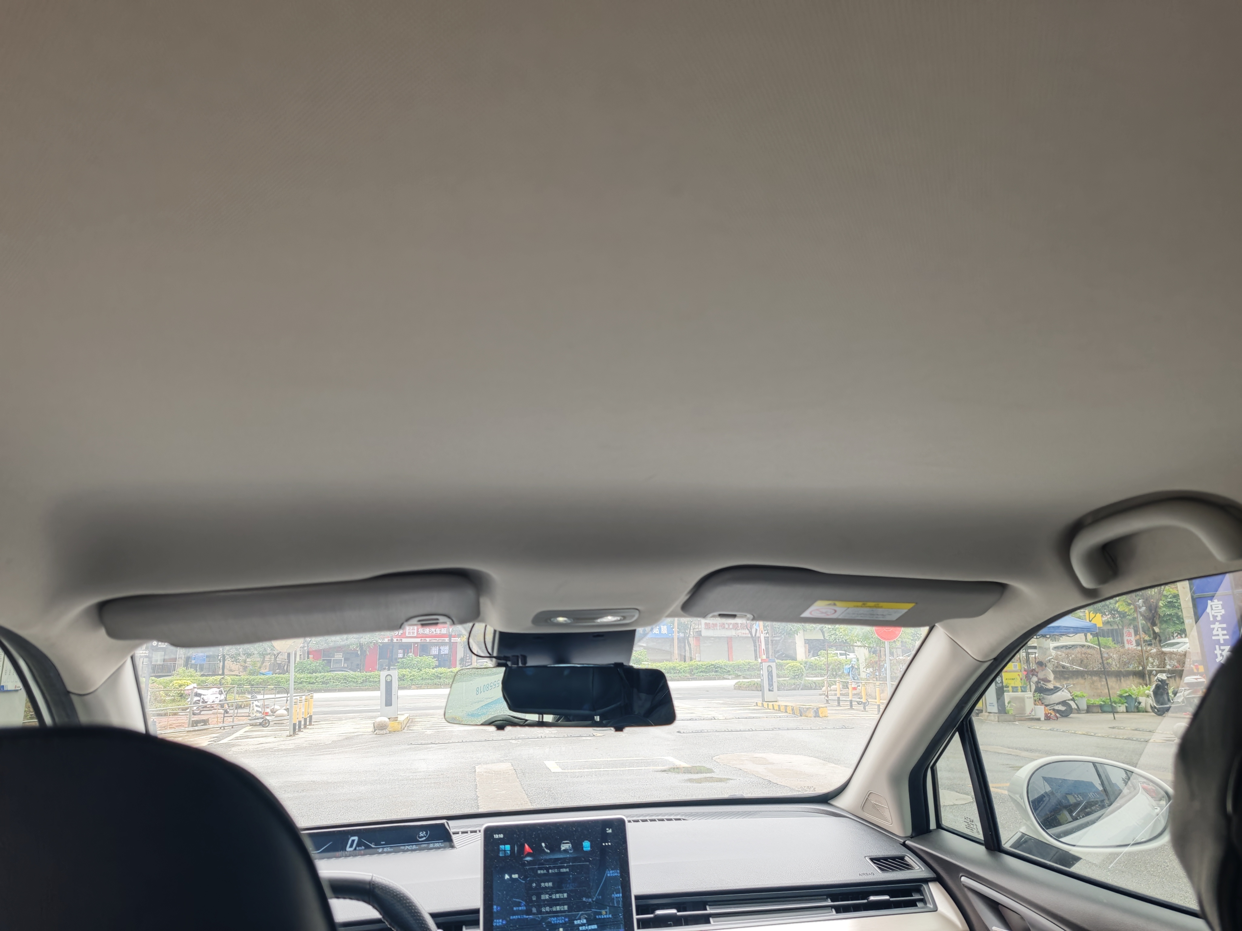 哪吒汽车 哪吒V 2022 #17 哪吒汽车 哪吒V 2022 汽车图片 #17