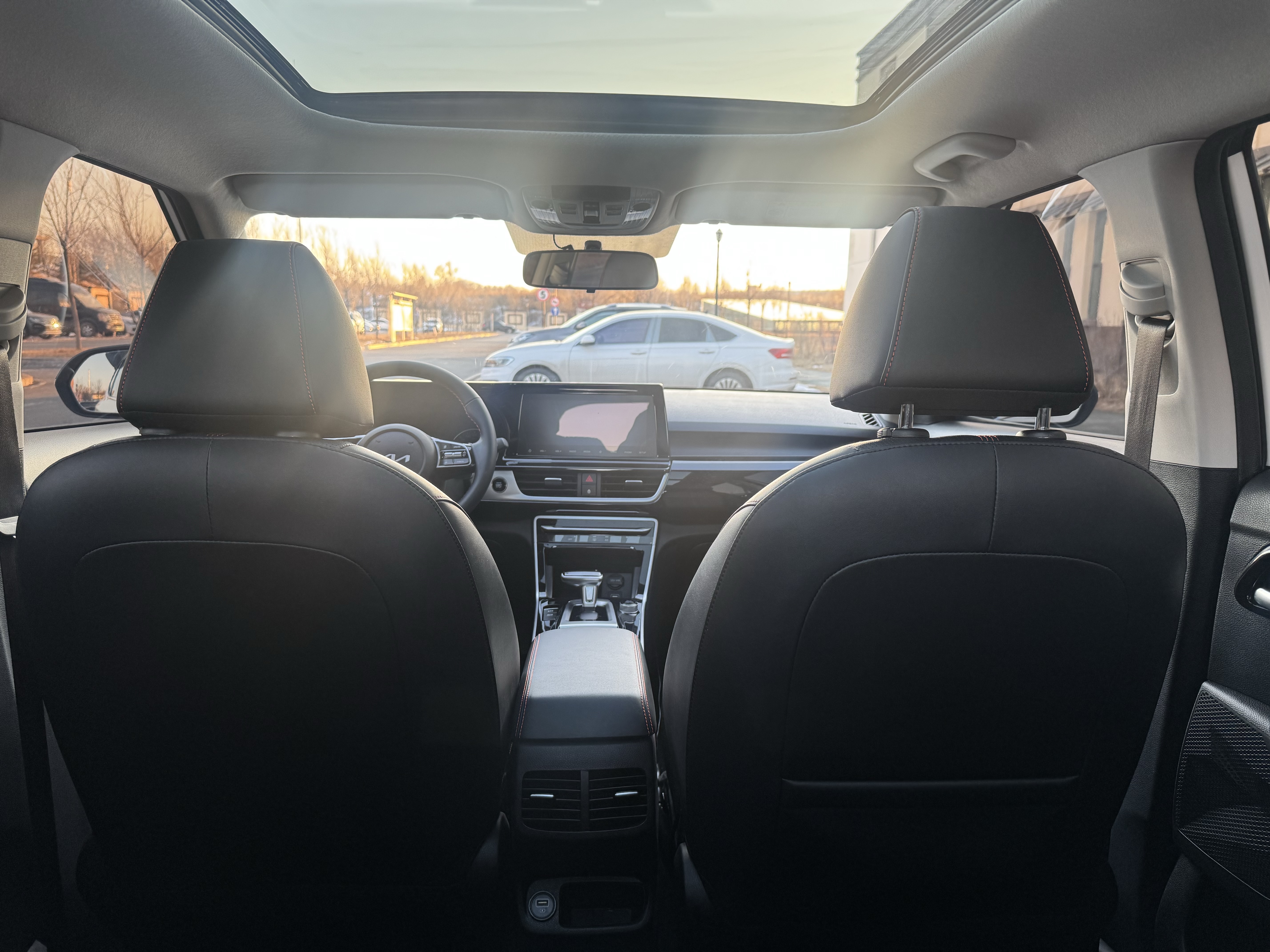 Kia Stonic 2022 изображение автомобиля #17