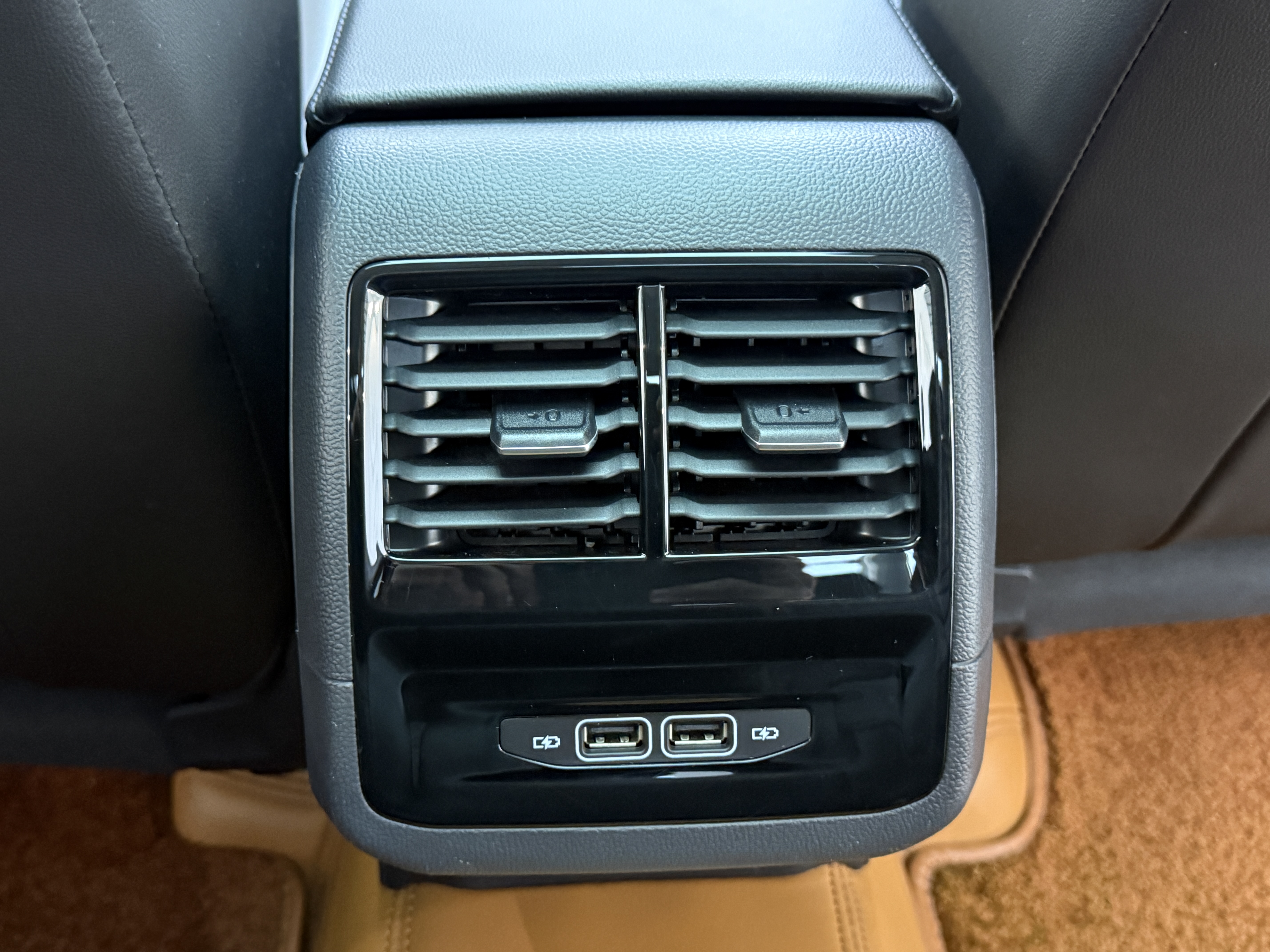 Volkswagen Sagitar 2022 car image #17