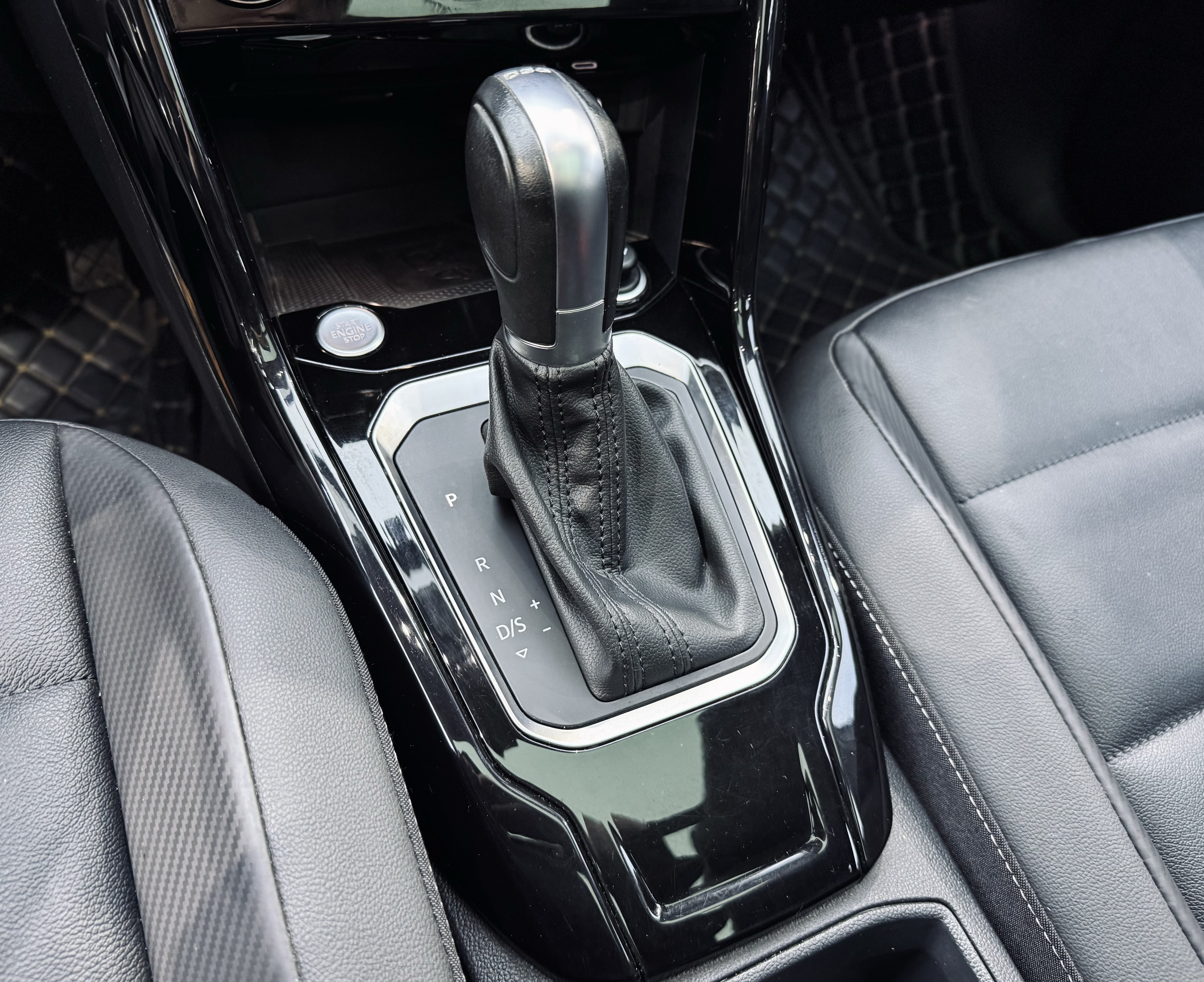 Volkswagen T-Roc 2022 car image #17