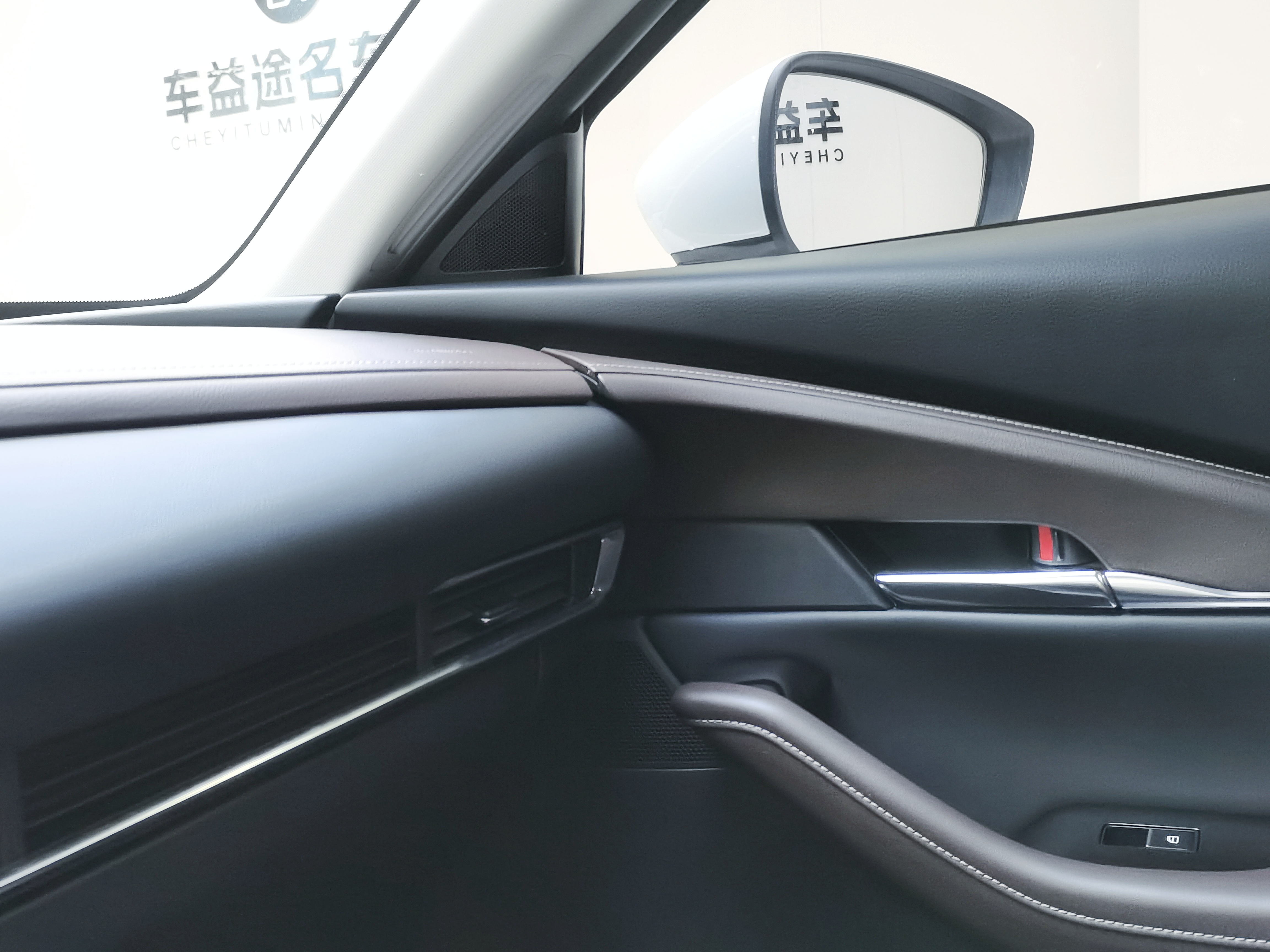 Mazda CX-30 2021 изображение автомобиля #17