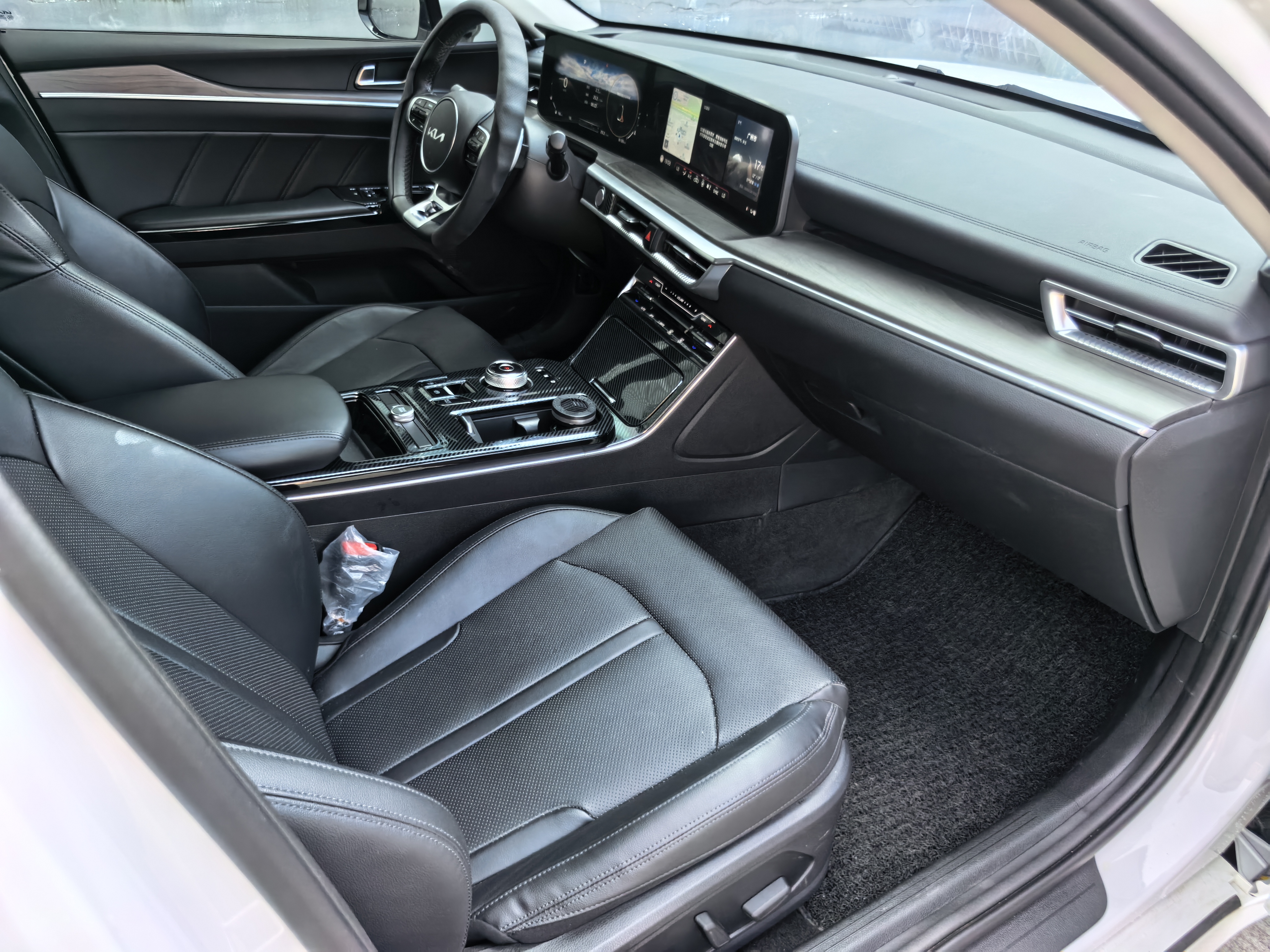 Kia K5 2025 car image #17