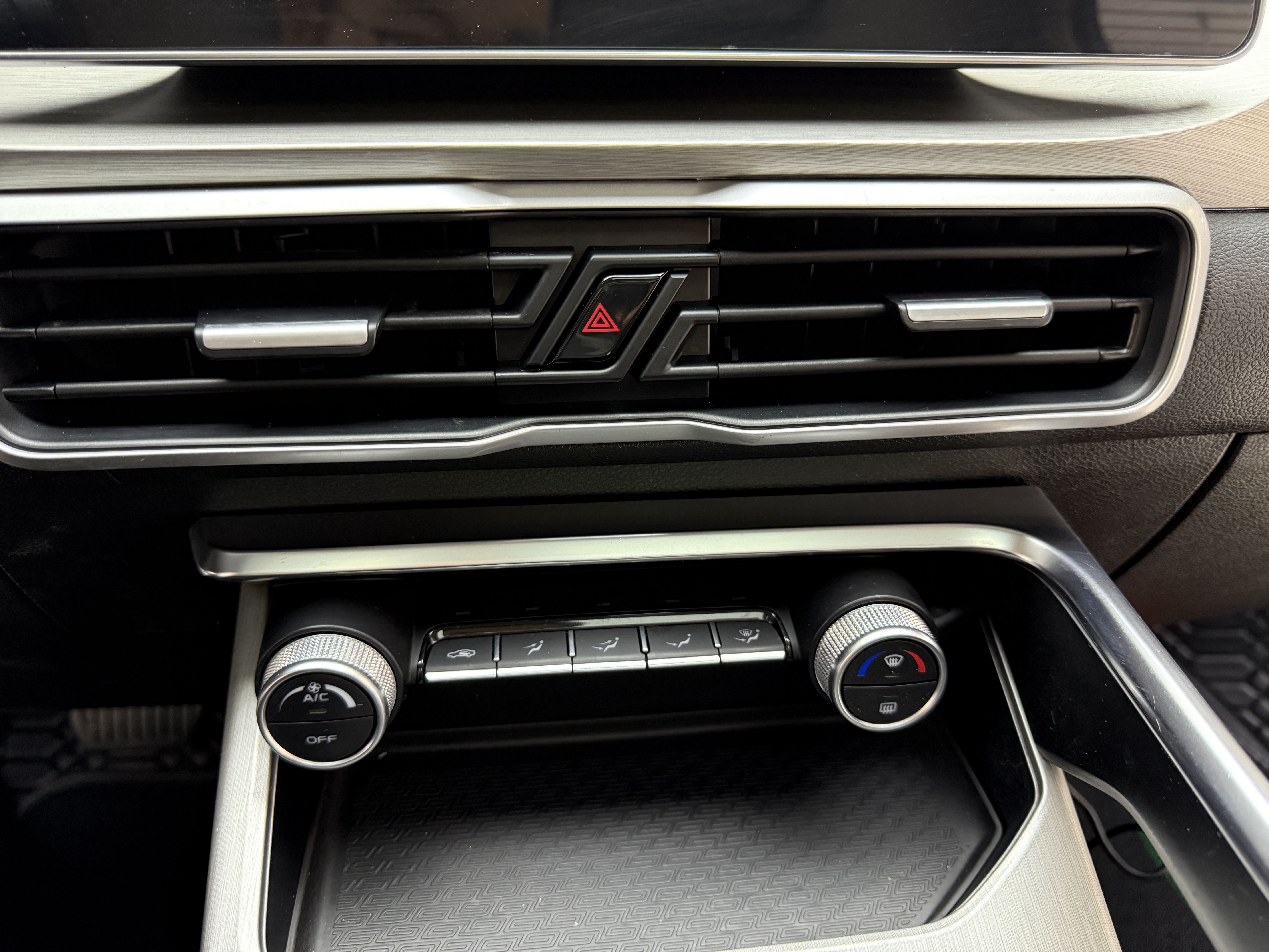 GEELY Coolray 2021 #17 GEELY Coolray 2021 car image #17