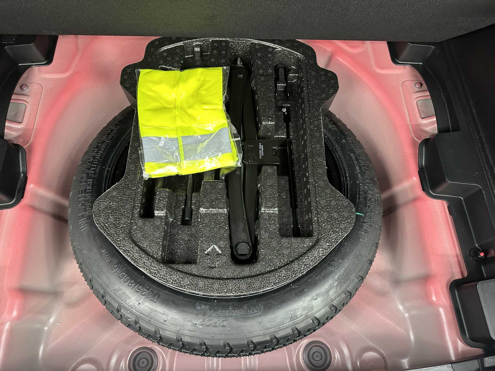 GEELY Coolray 2023 car image #17