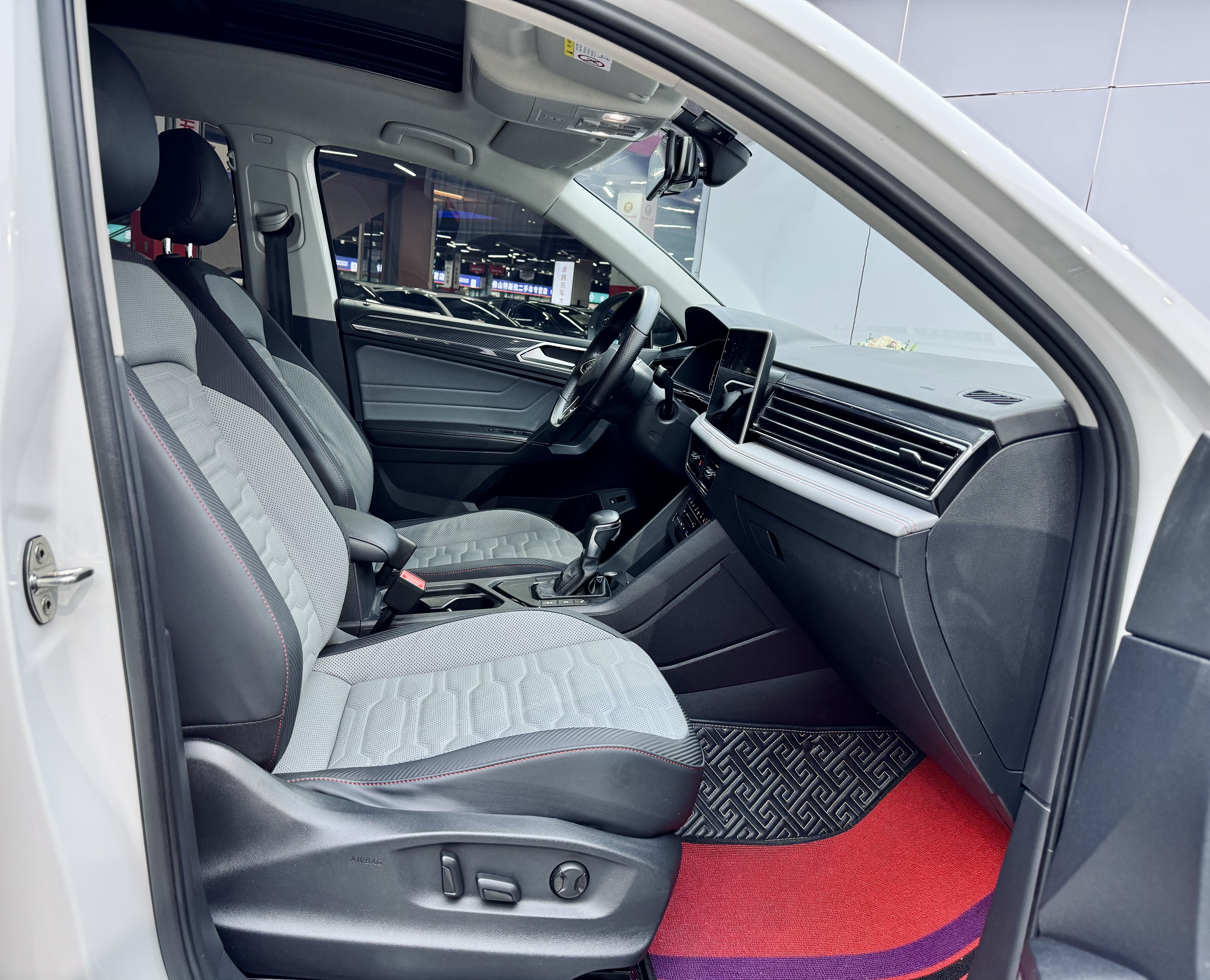 Volkswagen Tiguan X 2023 car image #17