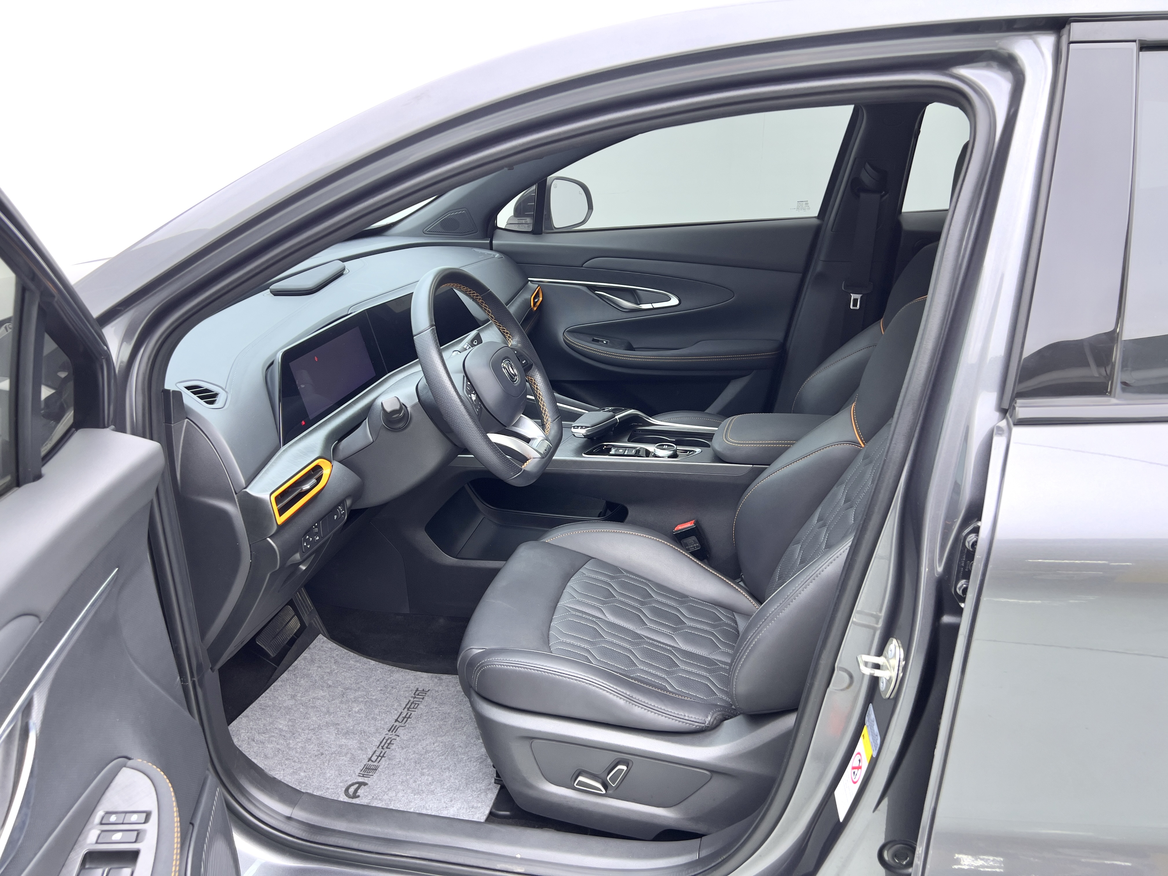 Changan UNI-T 2022 صورة سيارة #17